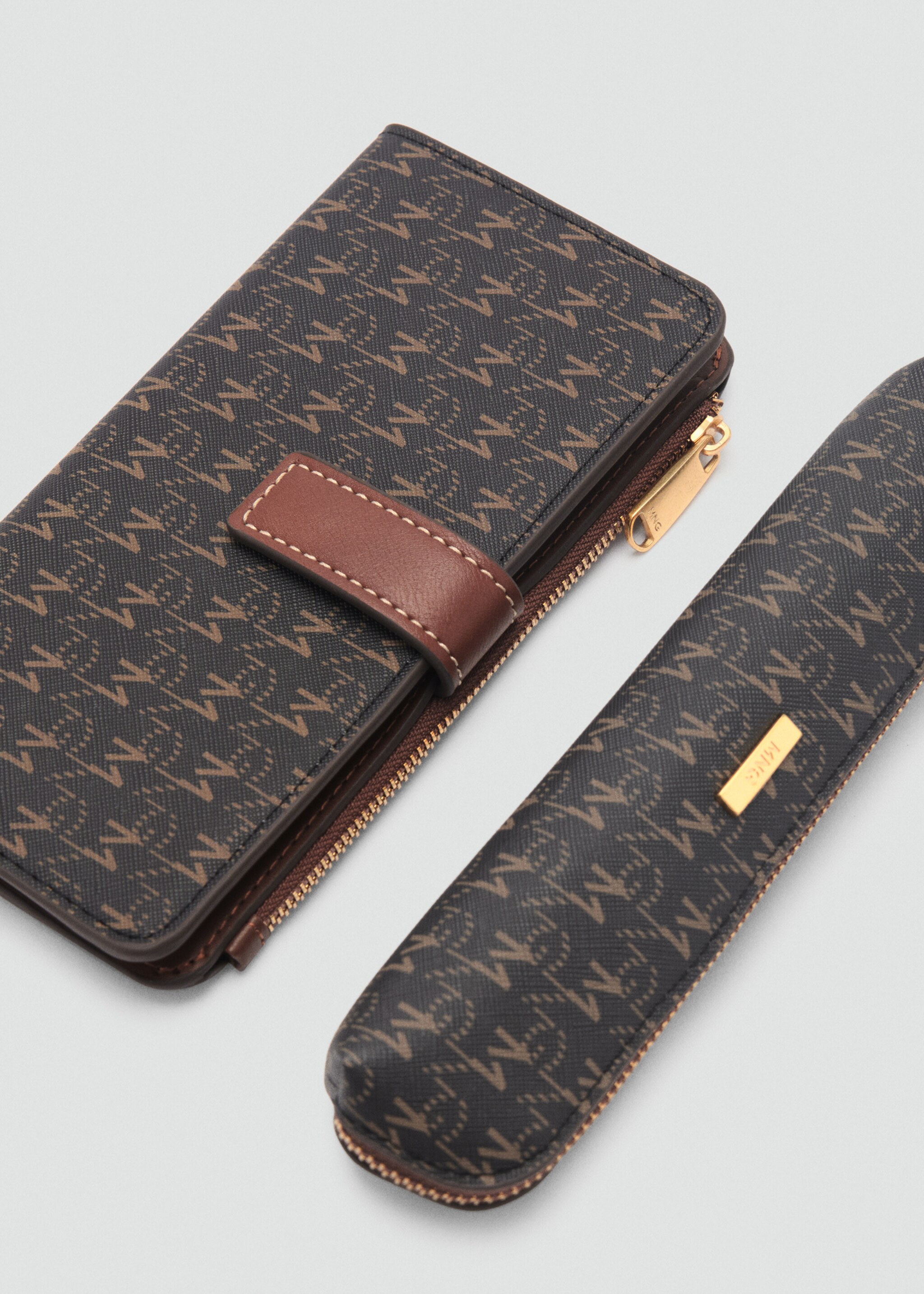Zip case with printed logo - Details of the article 2, Brown. Ref: 87062895-00.