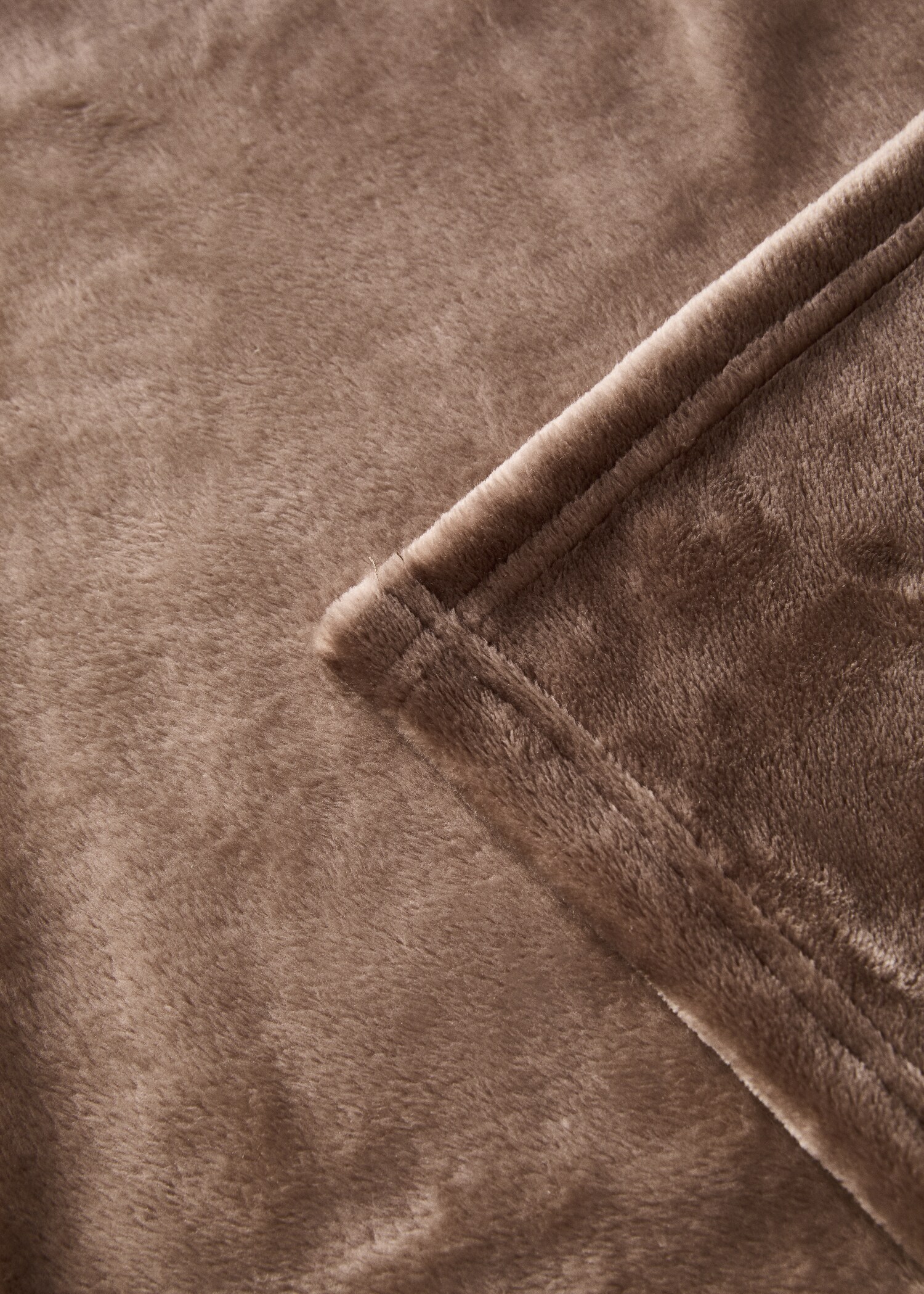 Medium soft-touch fleece blanket - Details of the article 1