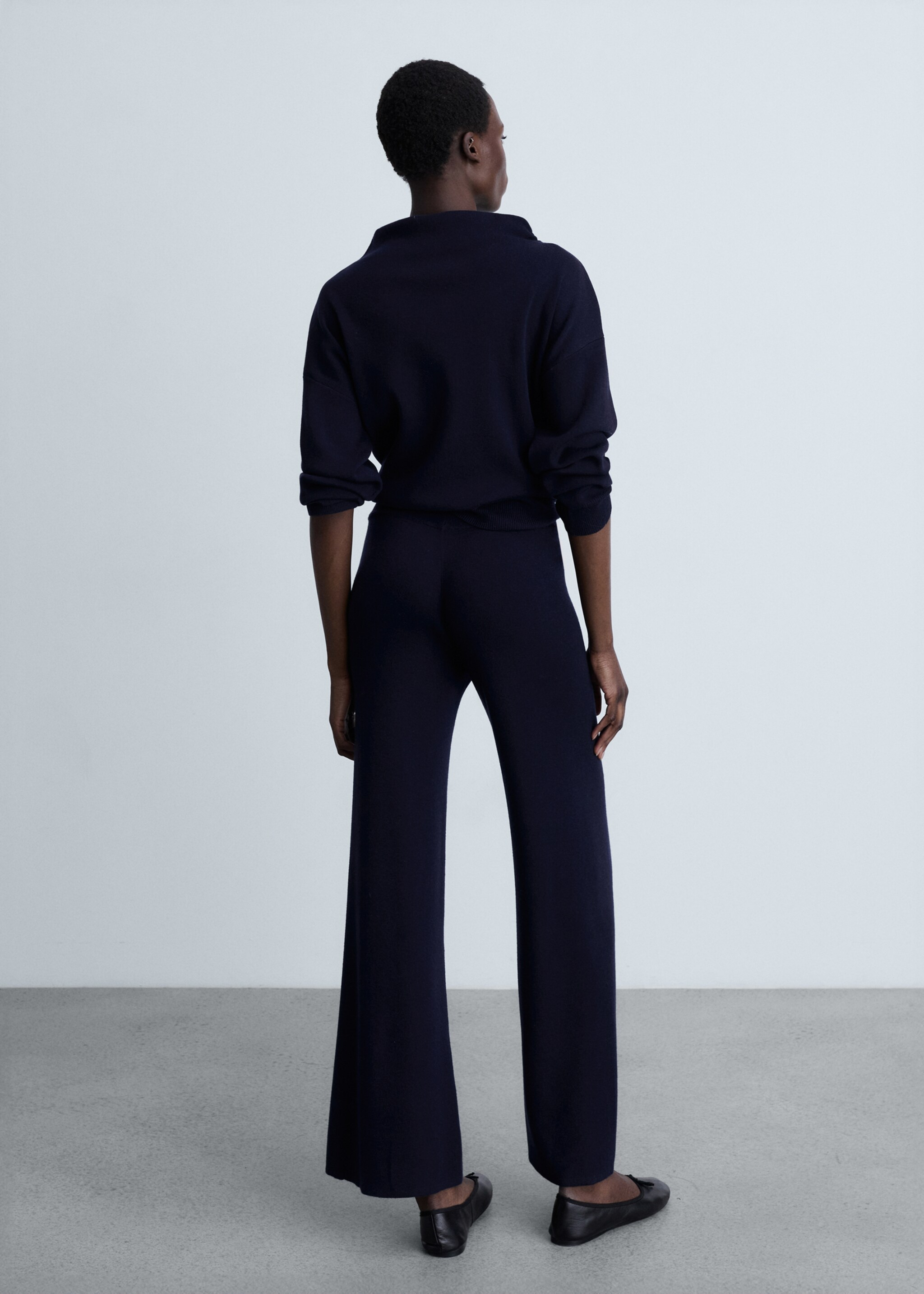 Straight knitted trousers - Reverse of the article, Dark Navy. Ref: 87063273-00.