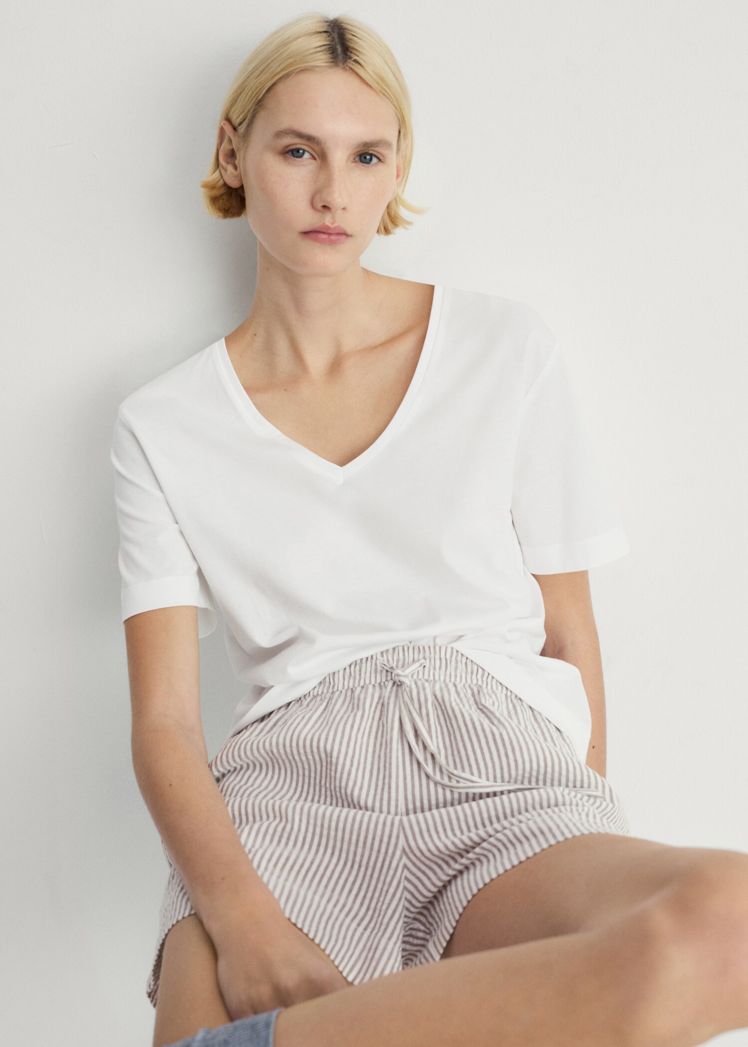 Zweiteiliger Seersucker-Pyjama mit Streifen - Mittlere Ansicht