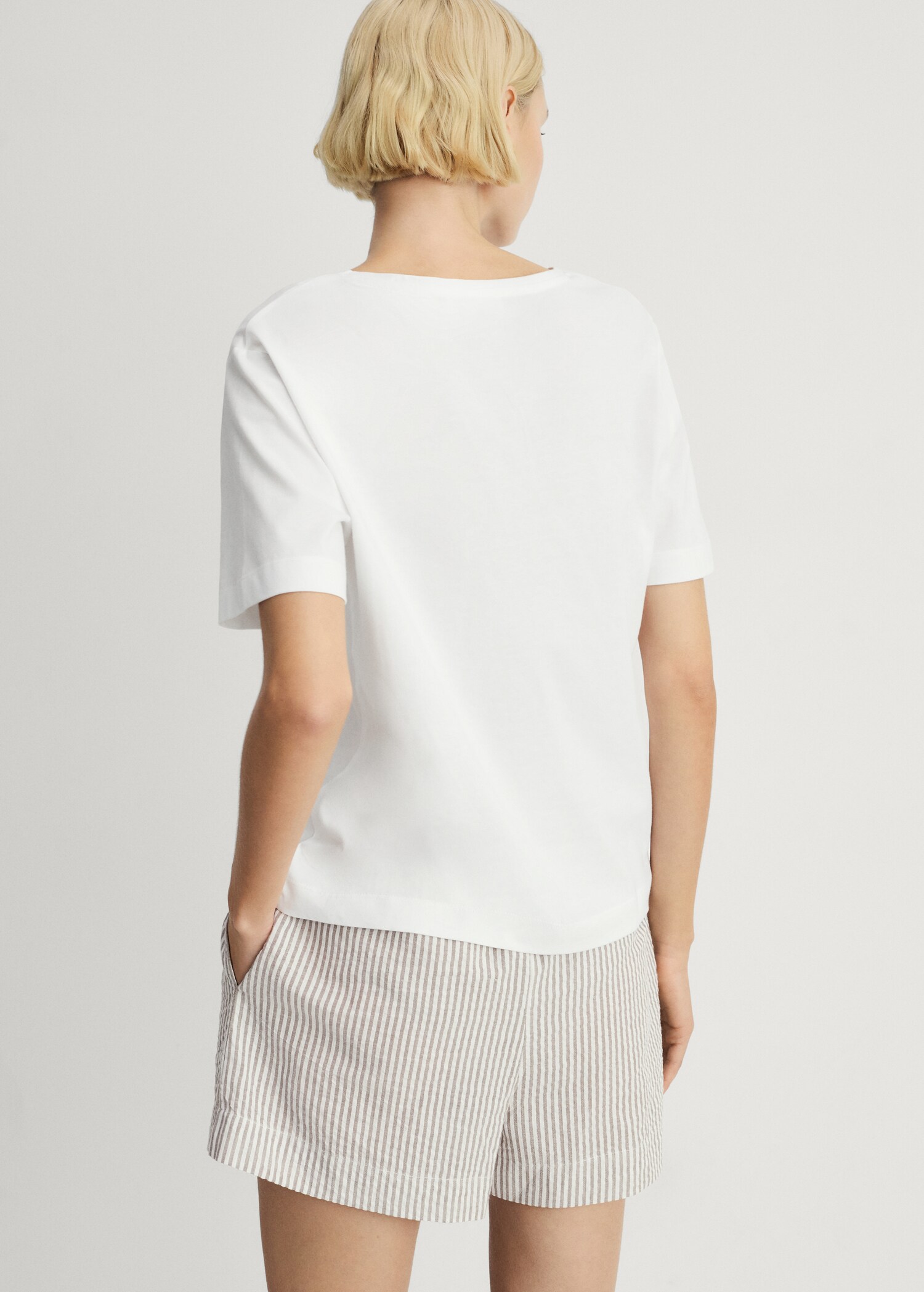 Zweiteiliger Seersucker-Pyjama mit Streifen - Rückseite des Artikels