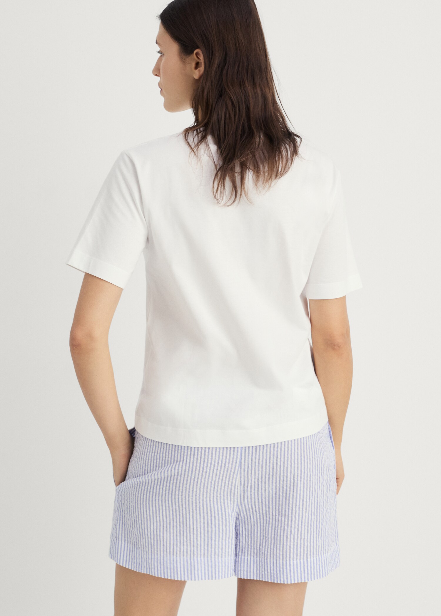 Zweiteiliger Seersucker-Pyjama mit Streifen - Rückseite des Artikels