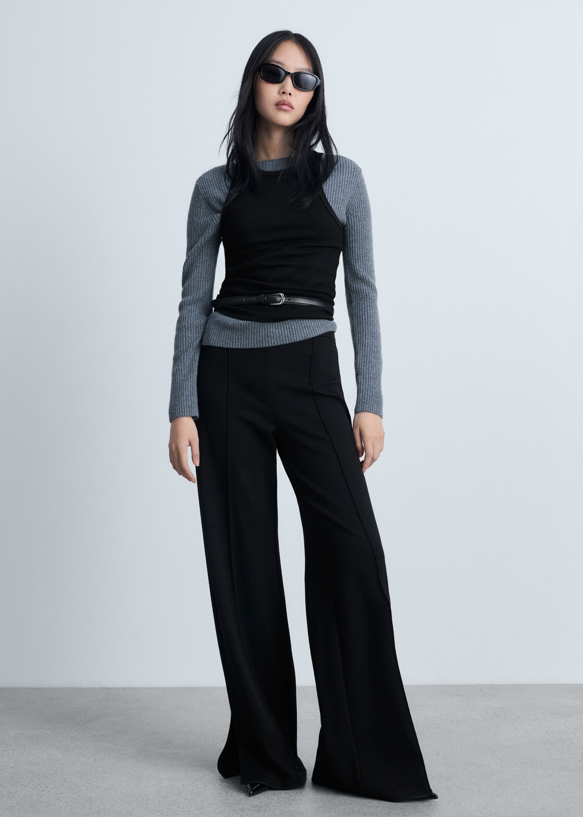Wide leg trousers with slits - Details of the article 2, Black. Ref: 87063277-00.