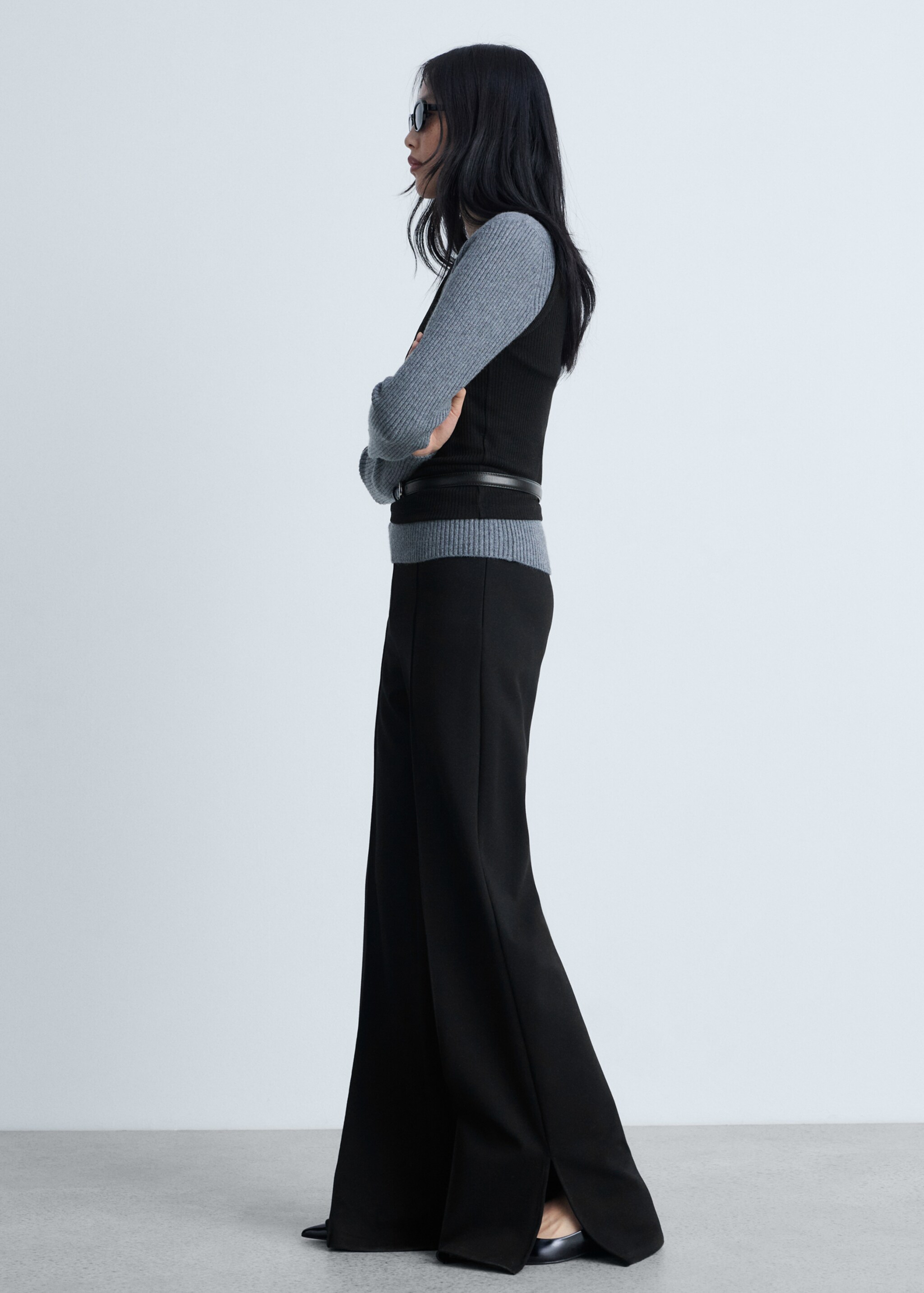 Wide leg trousers with slits - Details of the article 6, Black. Ref: 87063277-00.