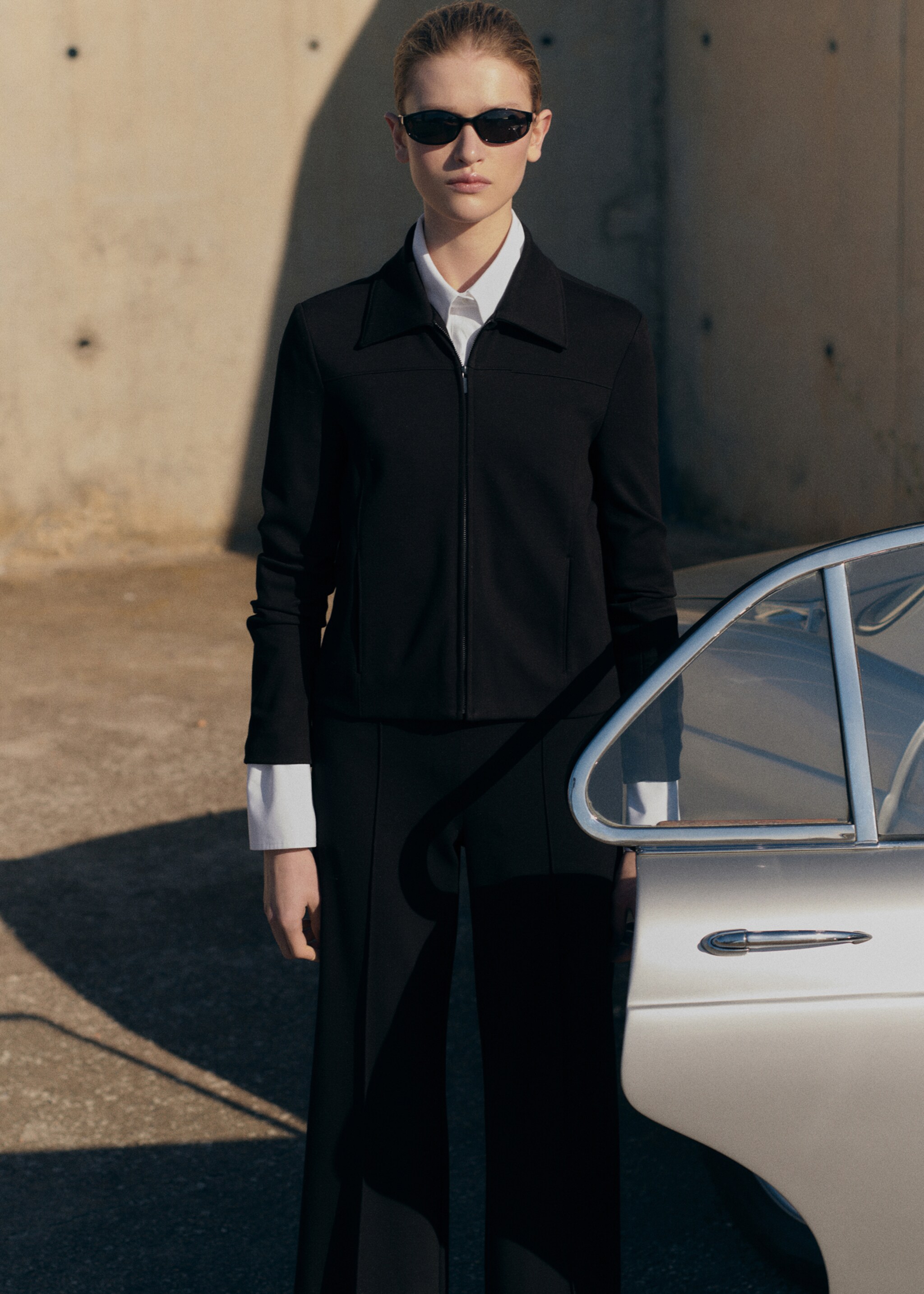 Wide leg trousers with slits - Details of the article 7, Black. Ref: 87063277-00.