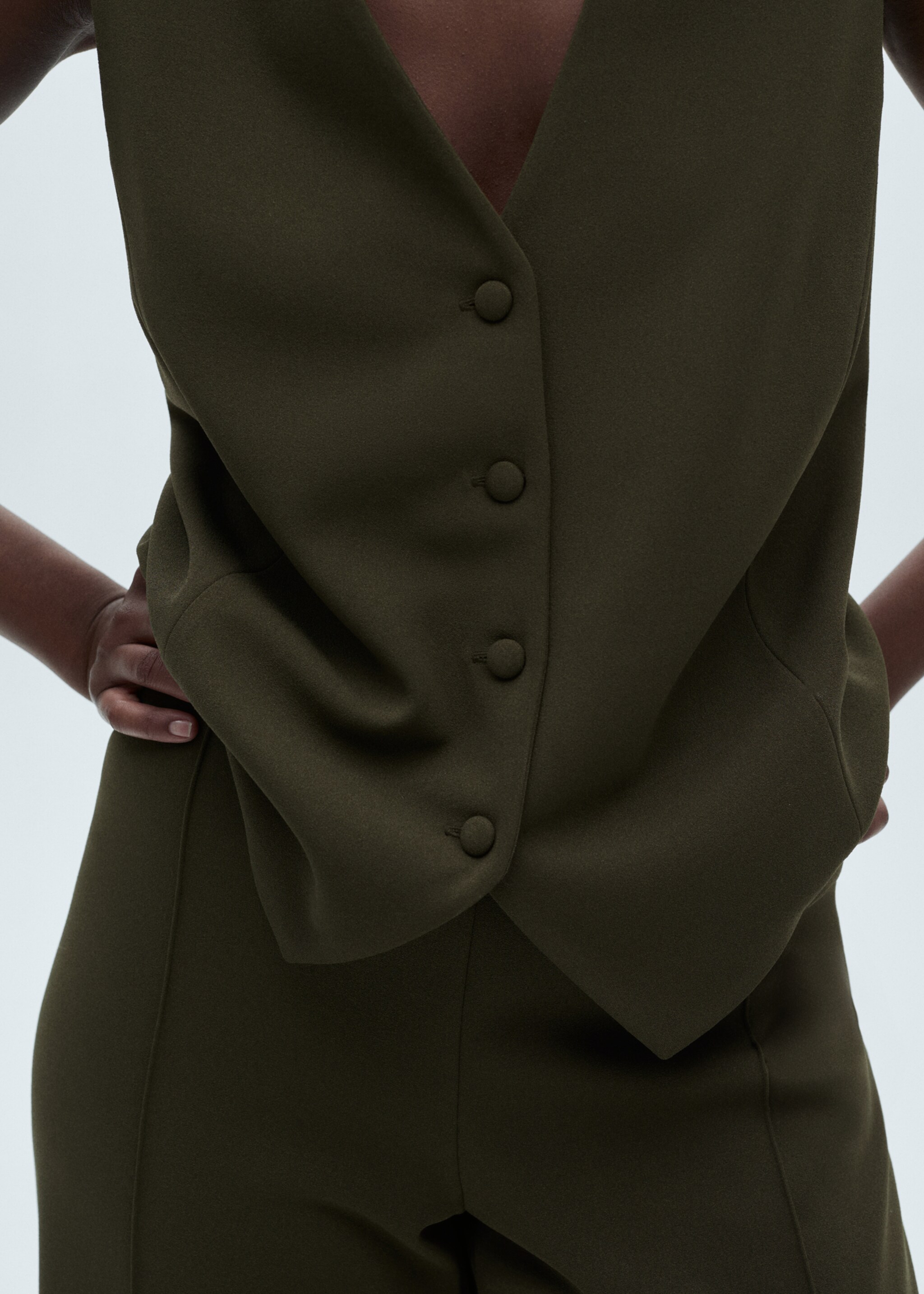 Suit waistcoat with buttons - Details of the article 4, Khaki. Ref: 87063279-00.