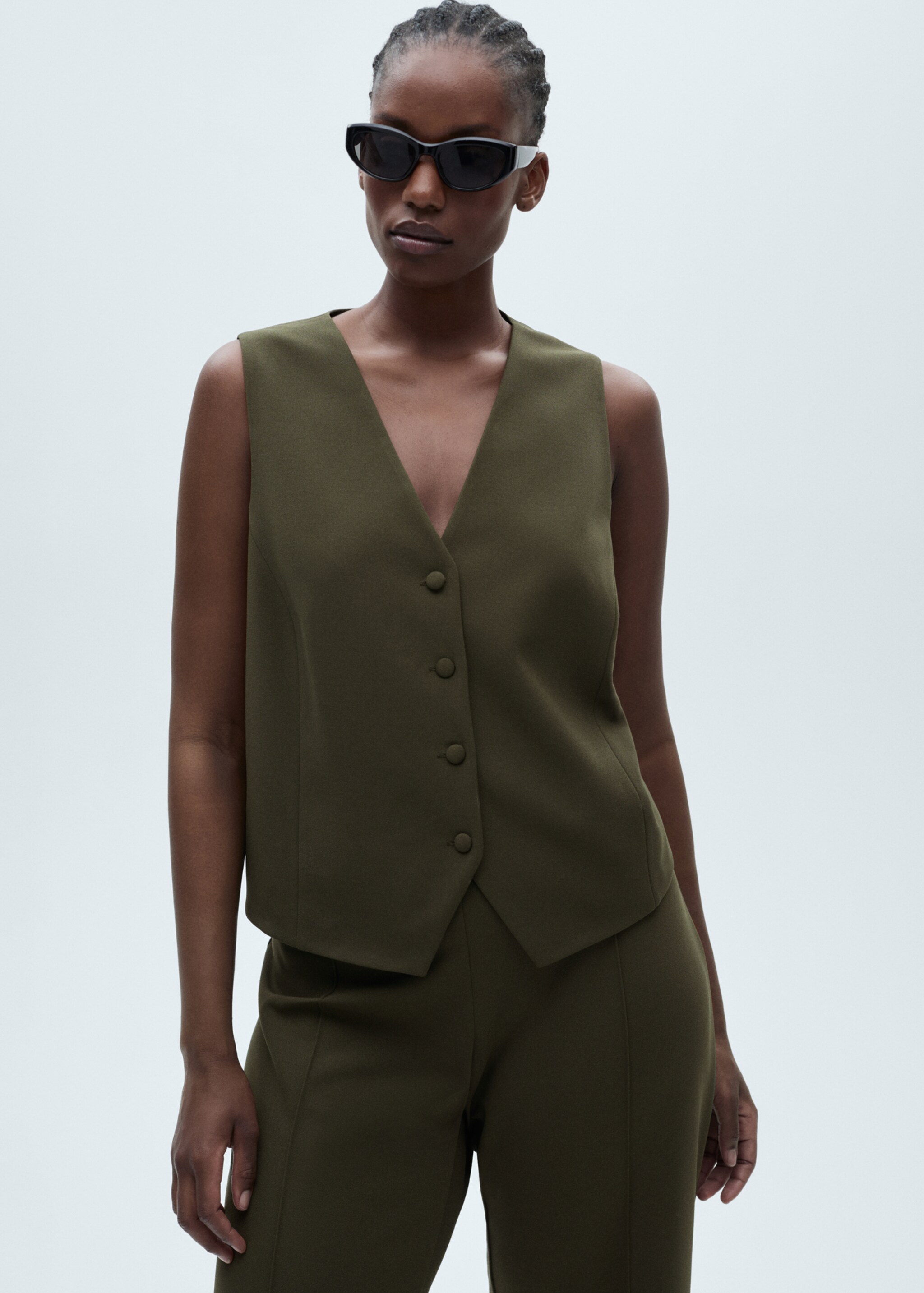 Suit waistcoat with buttons - Details of the article 5, Khaki. Ref: 87063279-00.