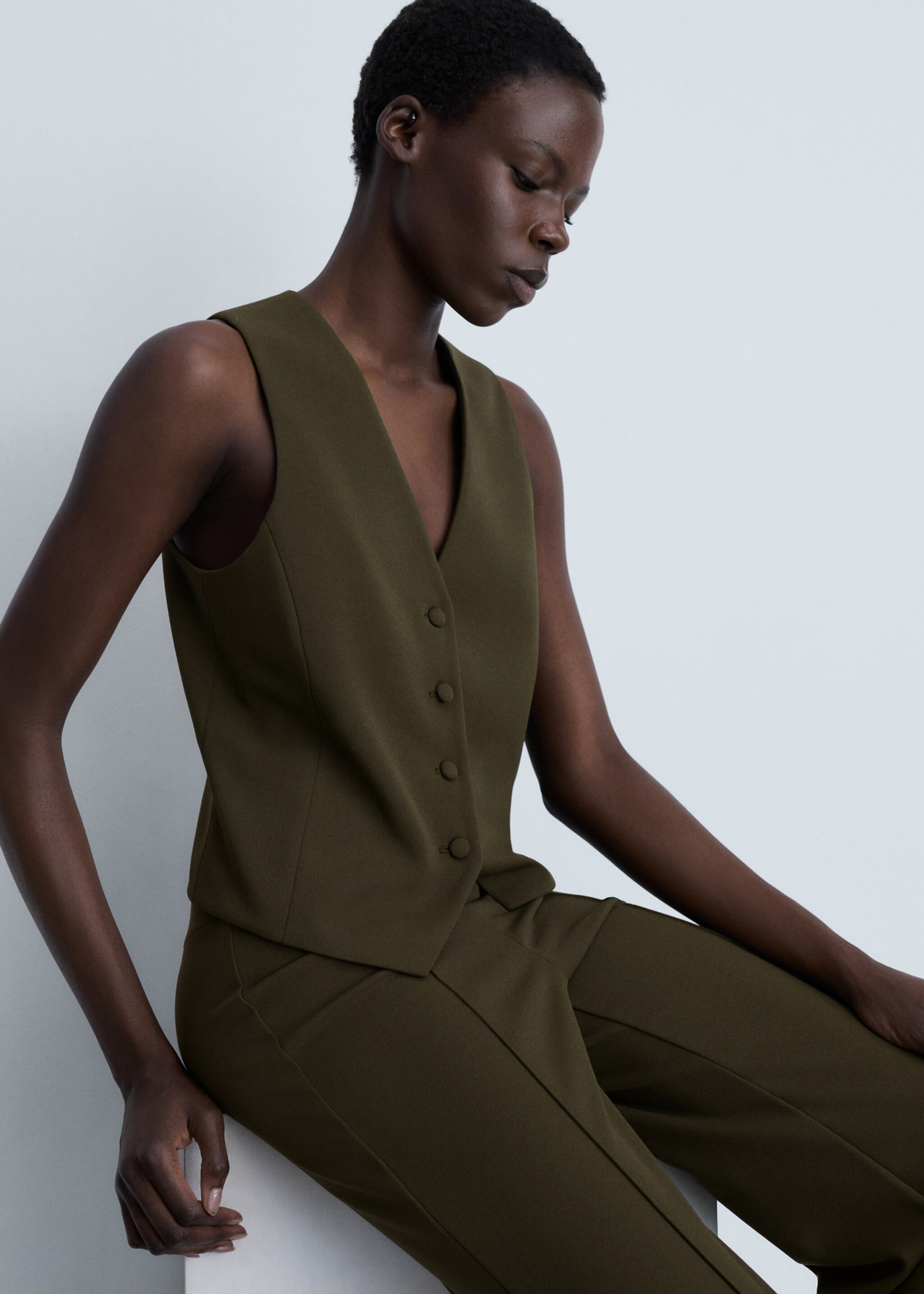 Suit waistcoat with buttons - Details of the article 6, Khaki. Ref: 87063279-00.