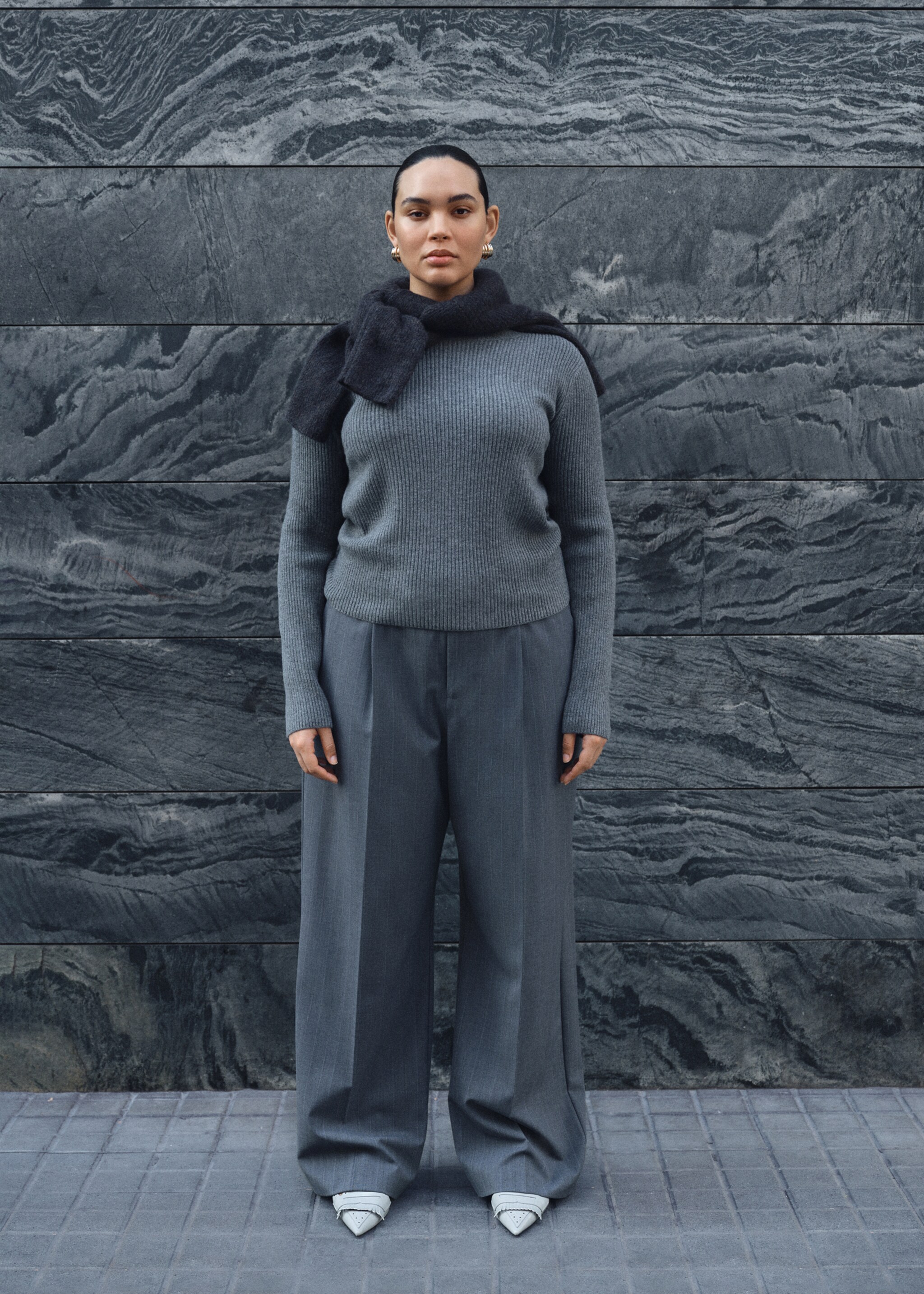 Pull-over côtelé col bateau - Détail de l'article 7, Gris anthracite. Ref: 87063286-00.