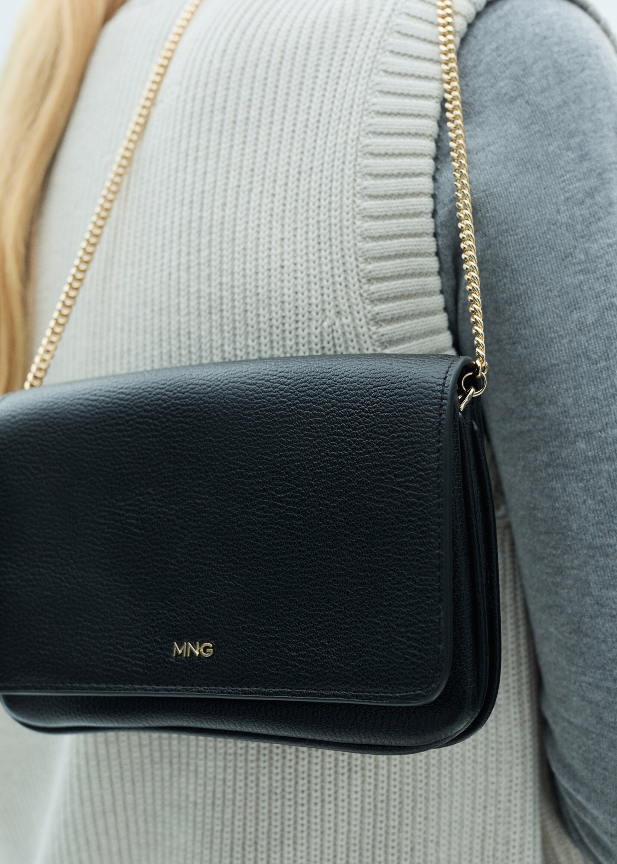 Bandolera solapa - Detall de l'article 9, Negre. Ref: 87063288-00.