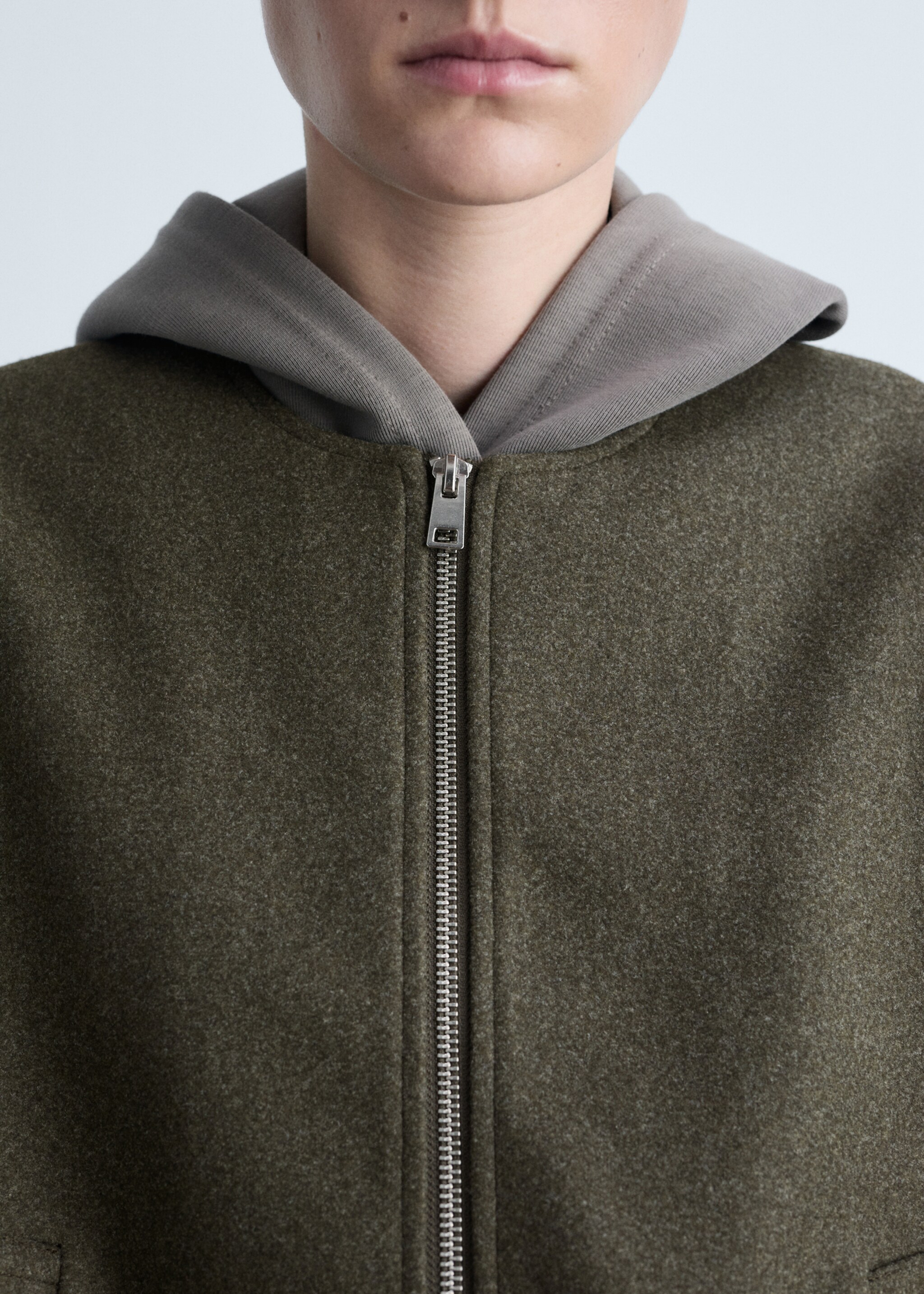 Gathered bomber jacket - Details of the article 6, Khaki. Ref: 87063290-00.