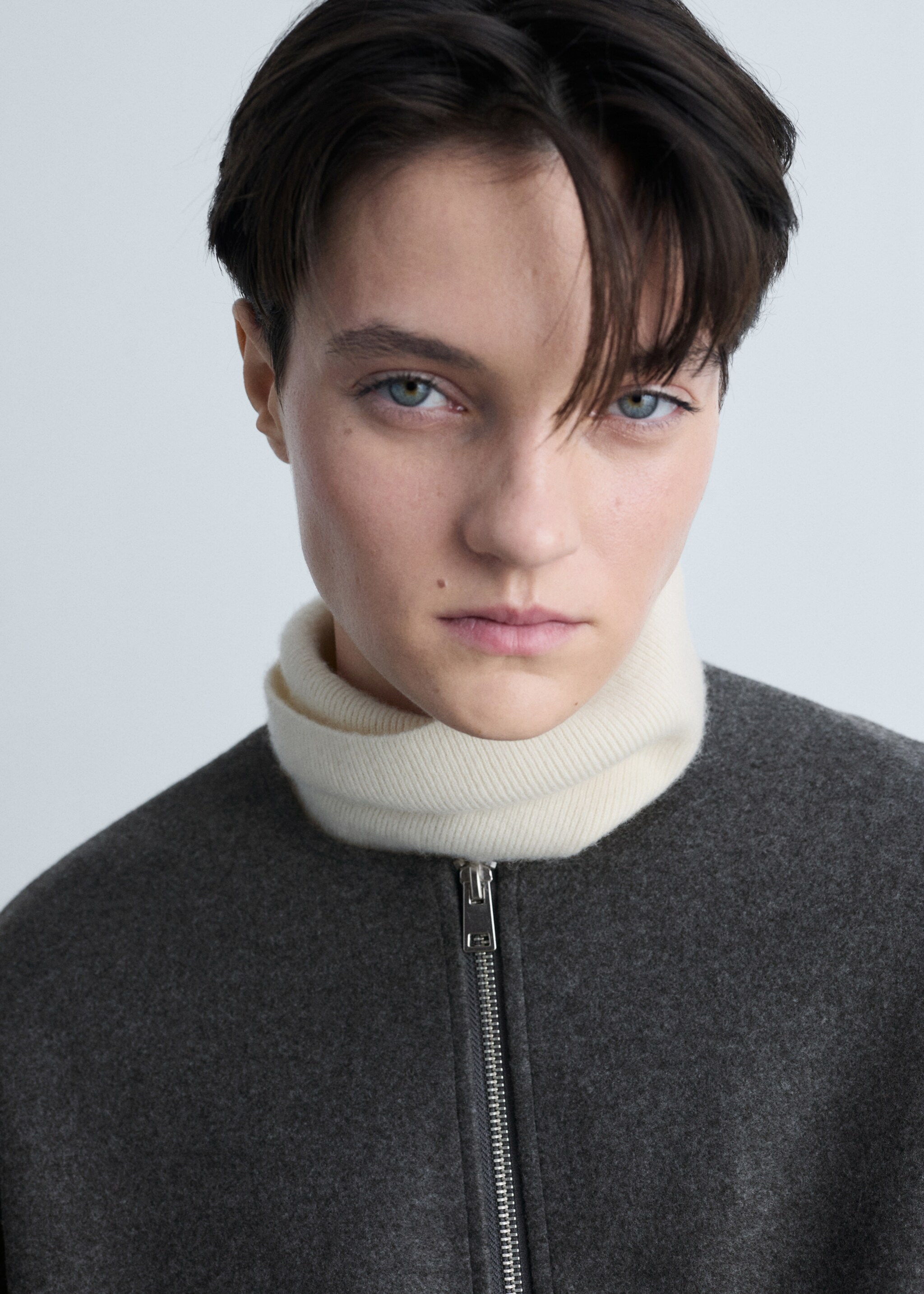 Gathered bomber jacket - Details of the article 1, Grey. Ref: 87063290-00.