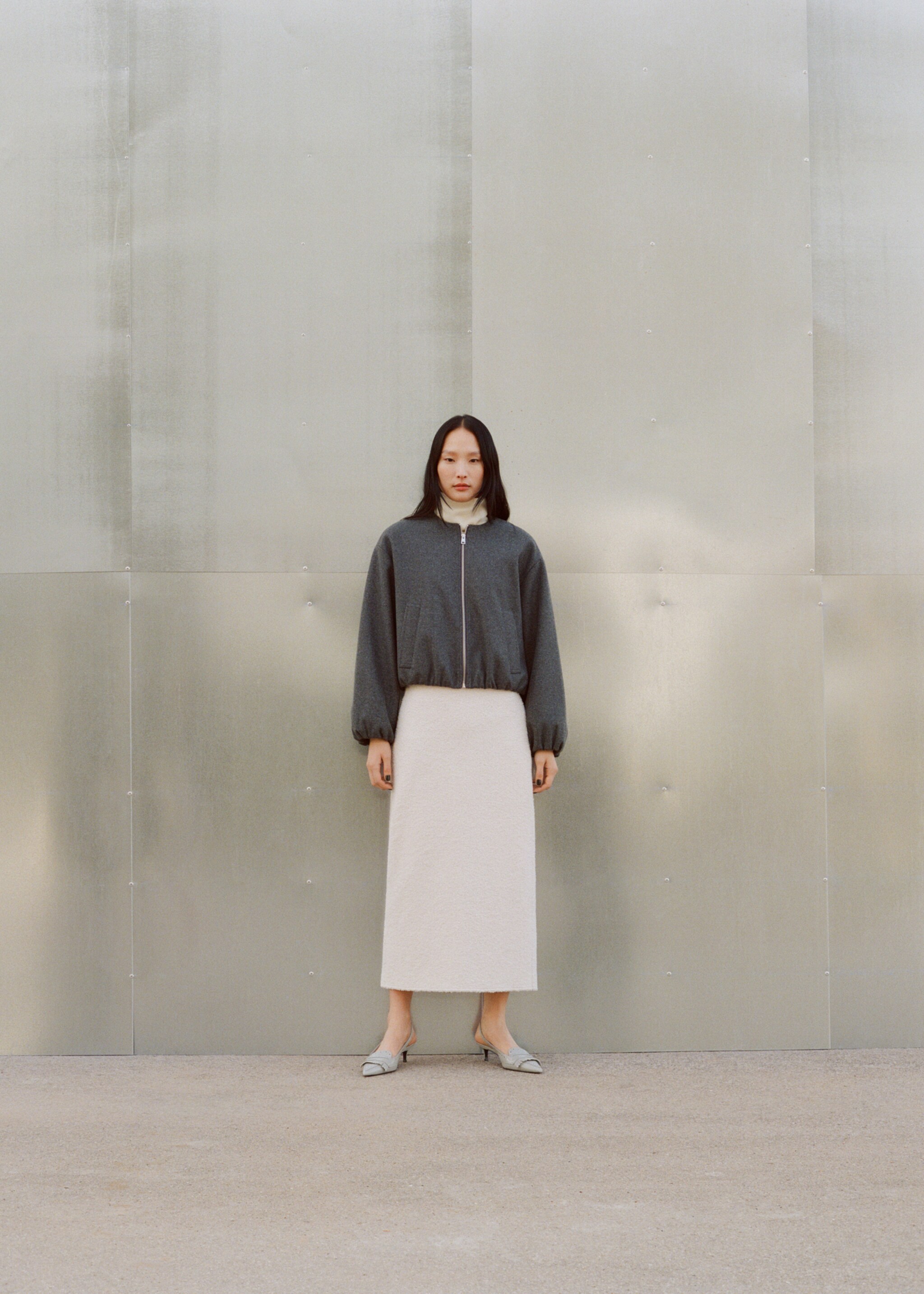 Gathered bomber jacket - Details of the article 6, Grey. Ref: 87063290-00.