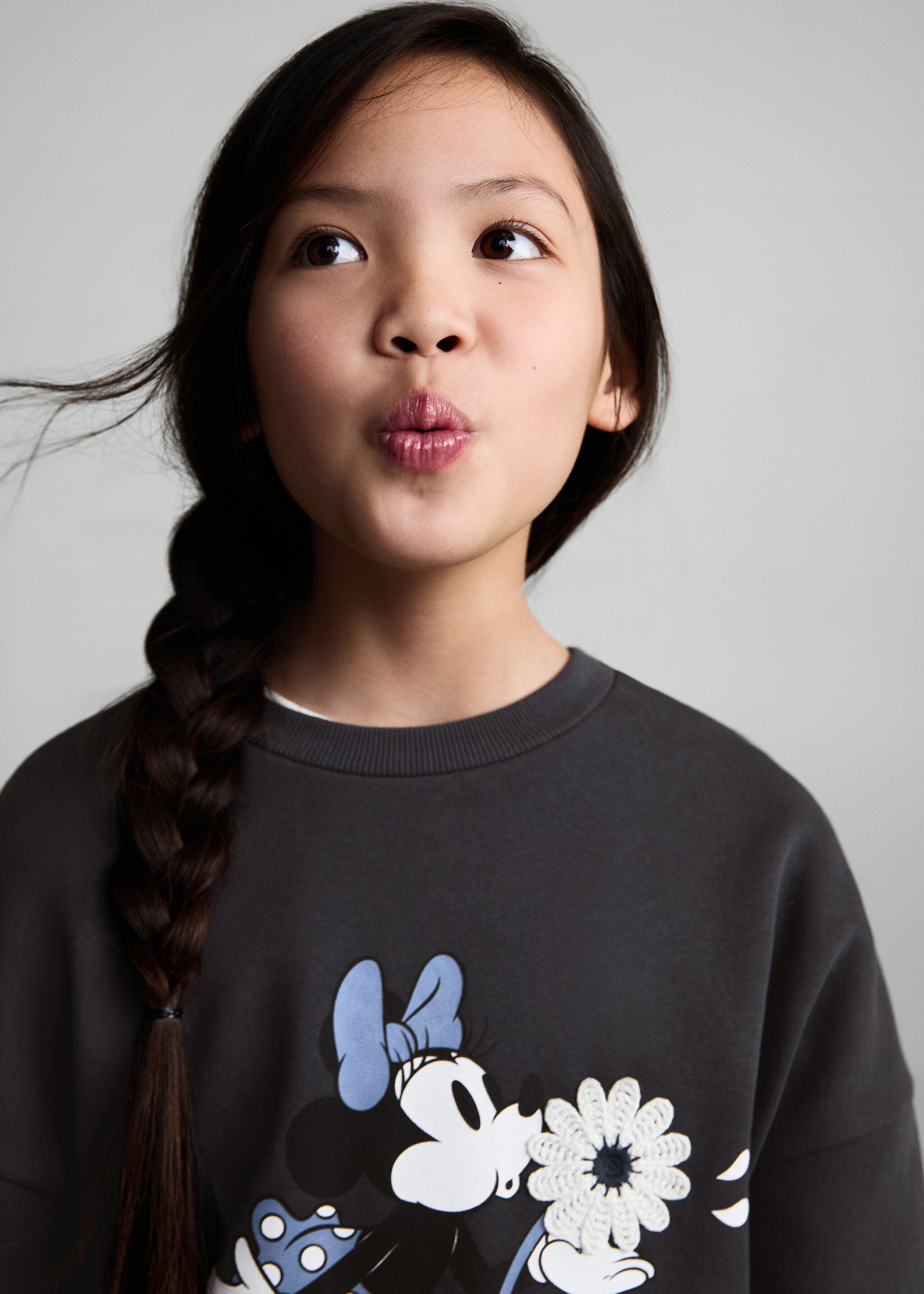 Minnie Mouse sweatshirt - Details of the article 1, Charcoal. Ref: 87063654-00.