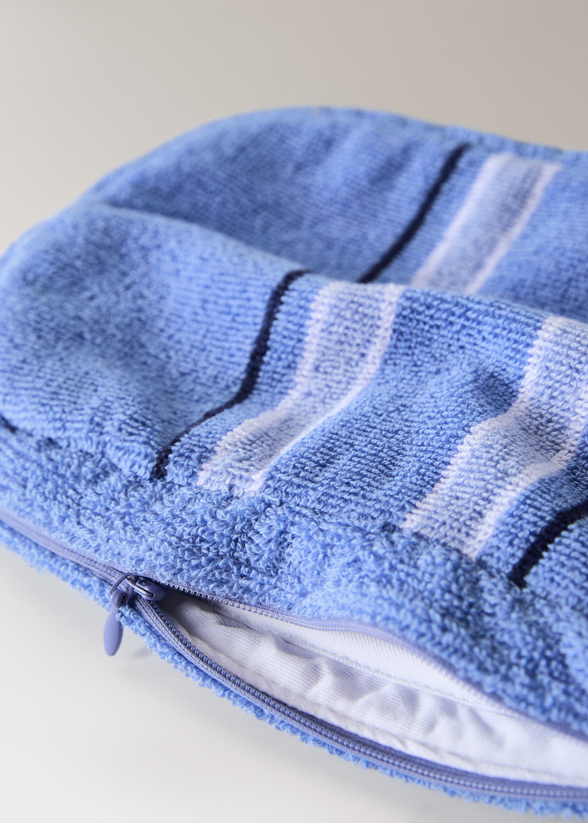 Multi-striped towel-effect cotton cosmetics bag - Details of the article 2, Blue. Ref: 87063657-00.
