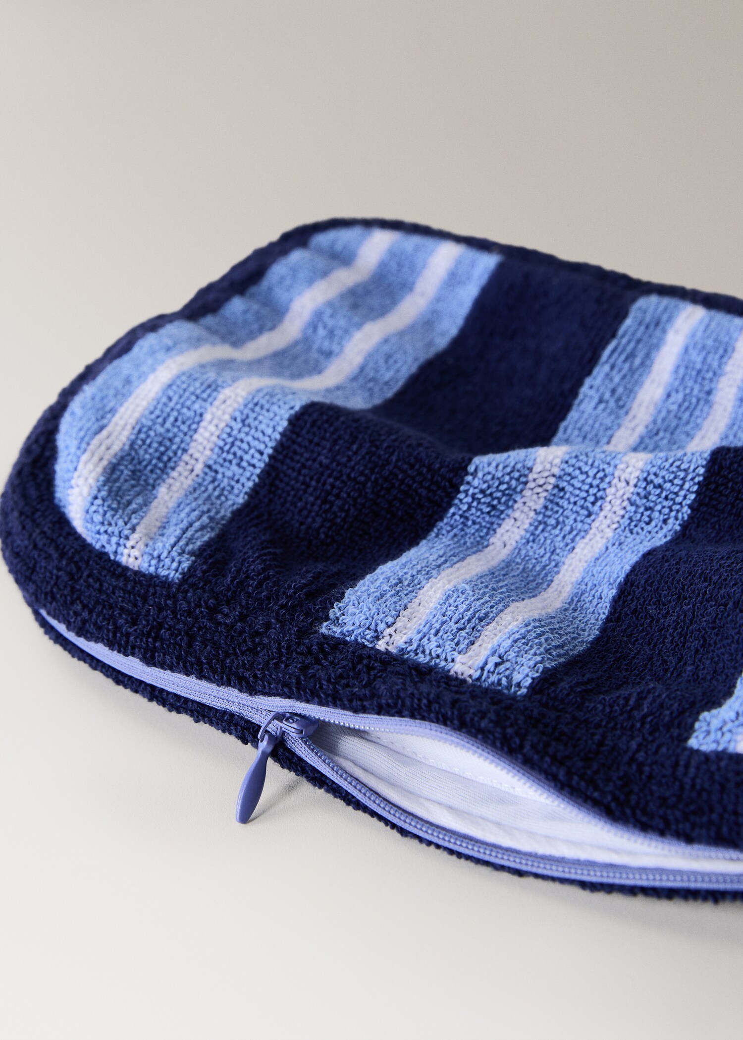 Multi-striped towel-effect cotton cosmetics bag - Details of the article 2
