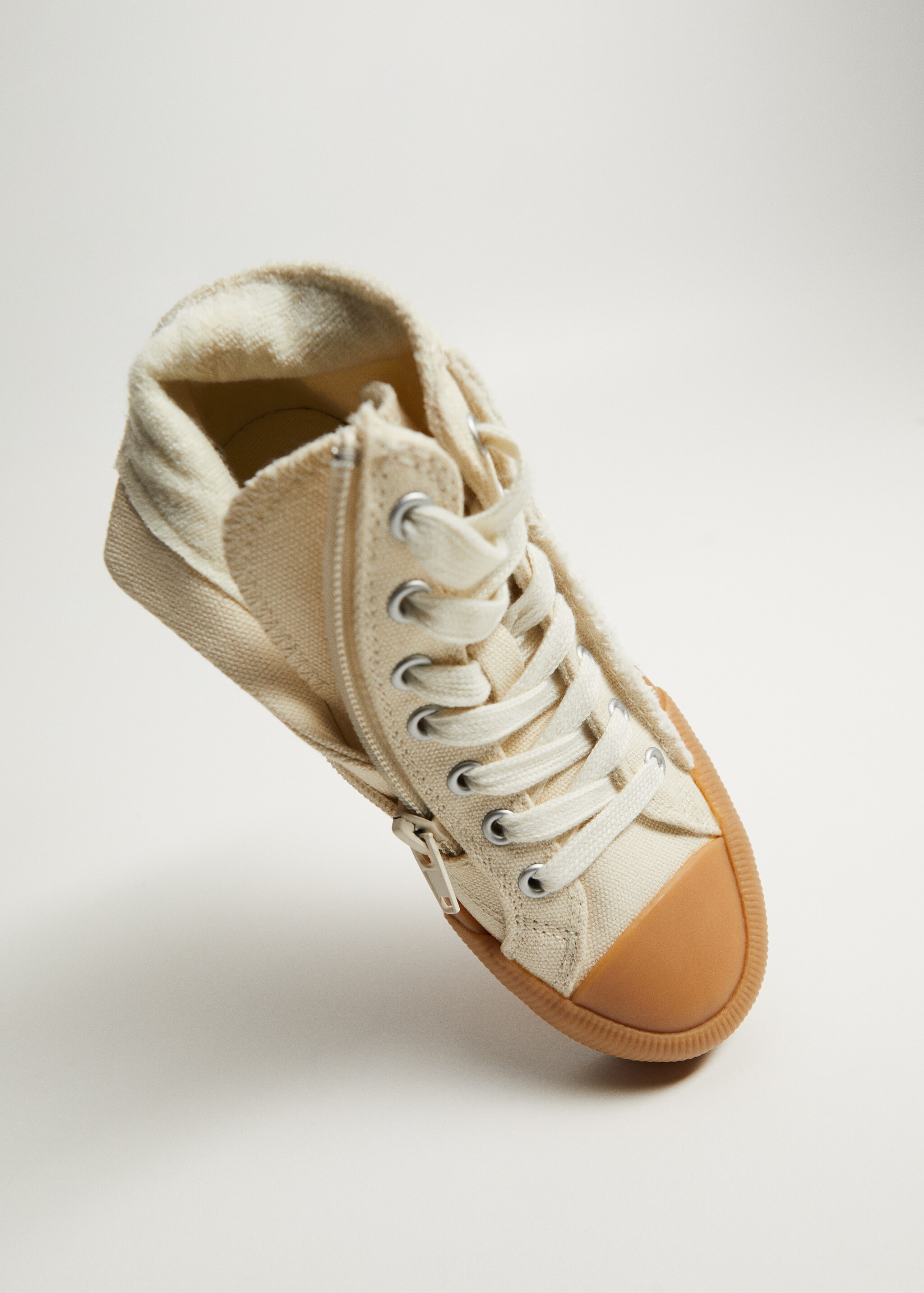 Deportiva cordones estrellas - Plano medio