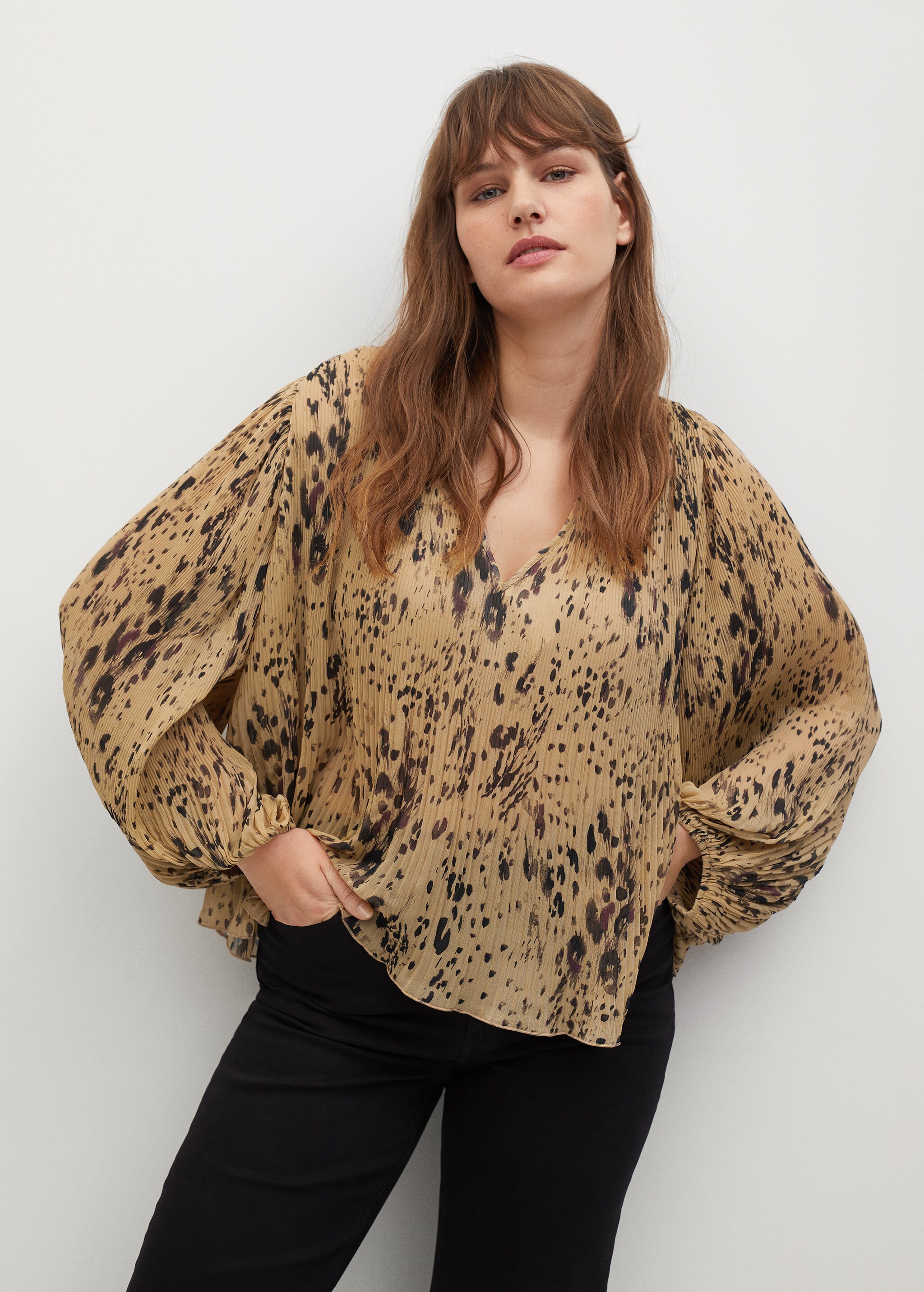 Blusa plisada estampada - Plano medio