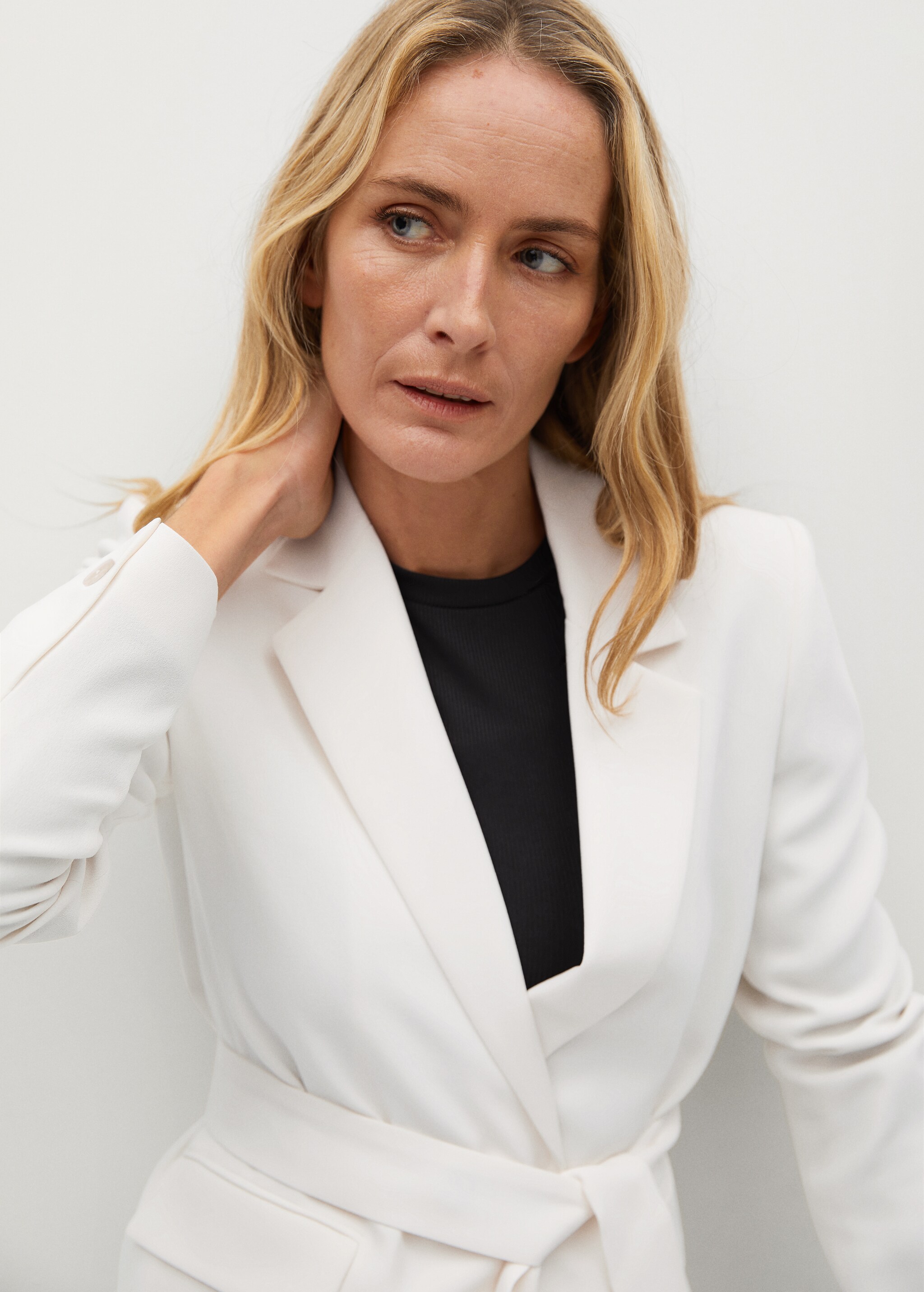 Crepe suit jacket with belt - Details of the article 1