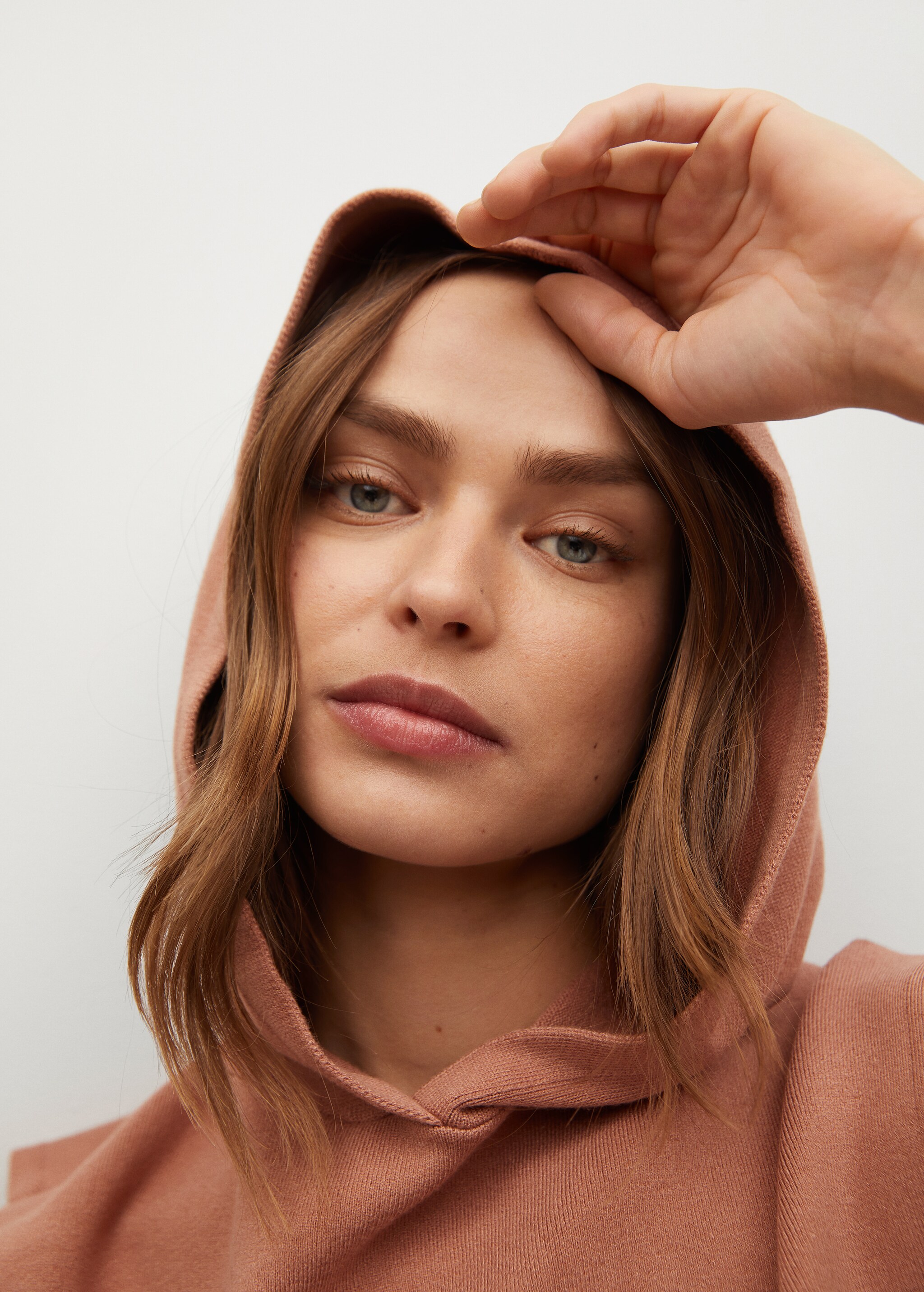 Knitted gilet with hood - Details of the article 2