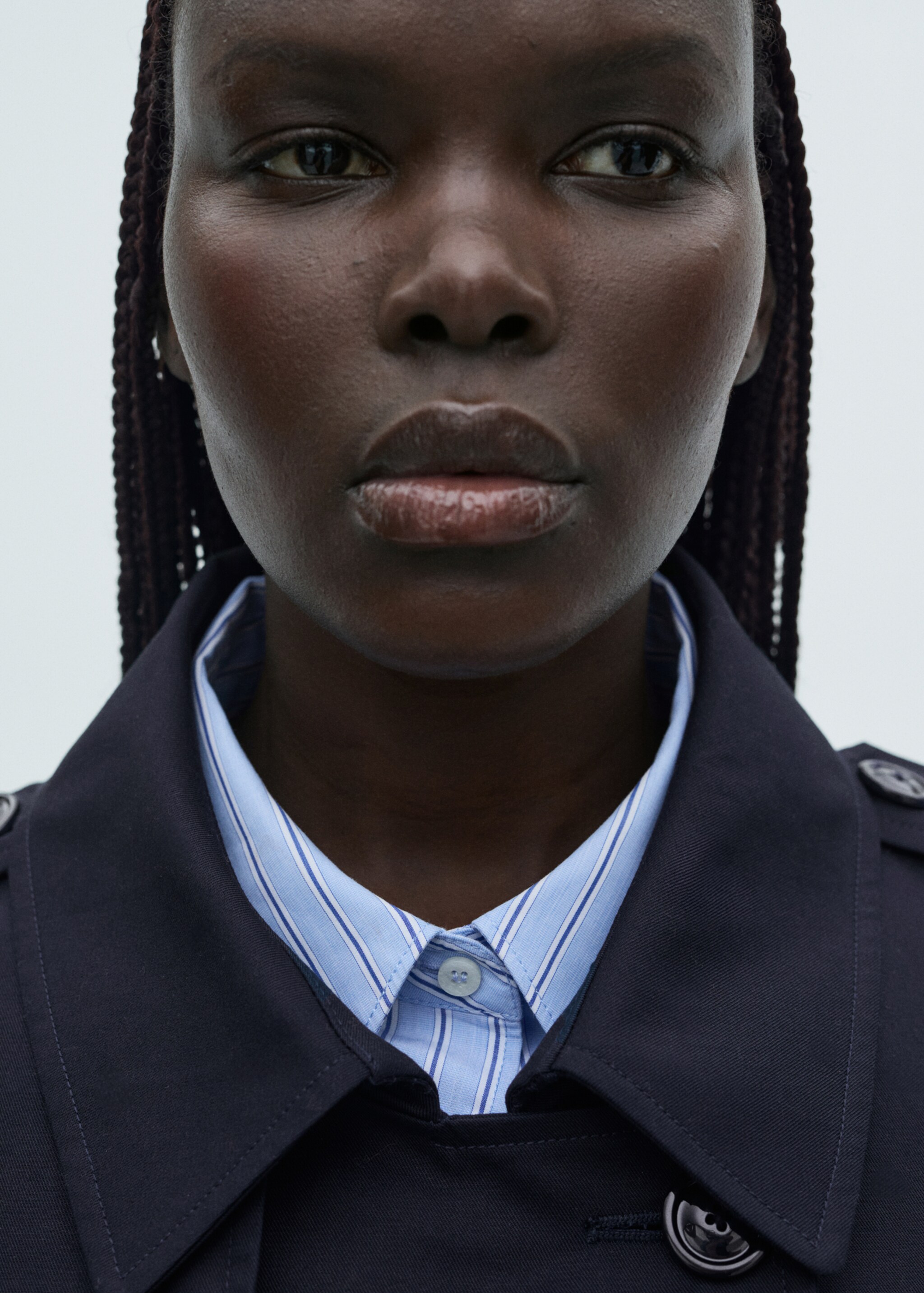 Classic trench coat with belt - Details of the article 4, Dark Navy. Ref: 87064062-00.