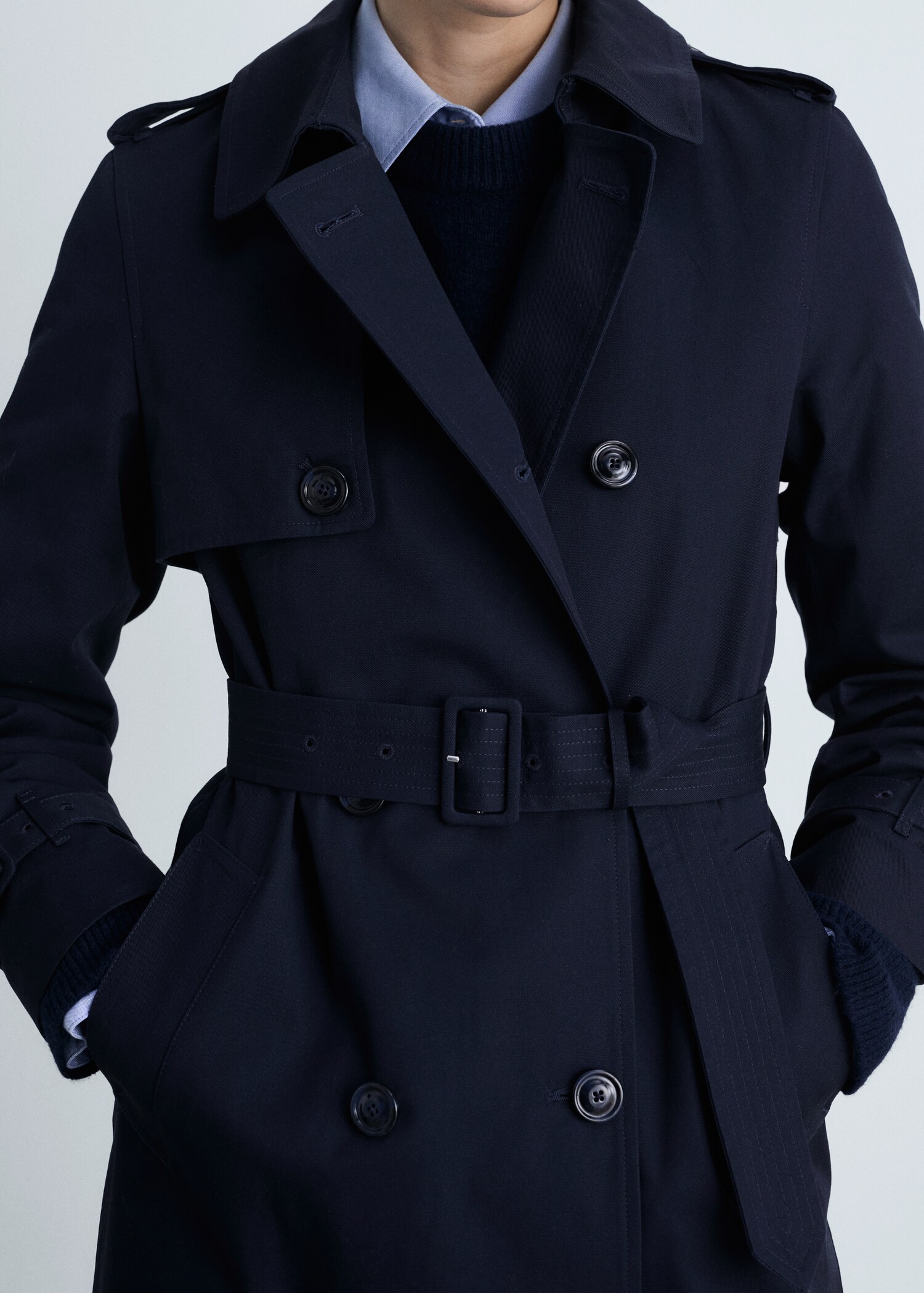 Classic trench coat with belt - Details of the article 6