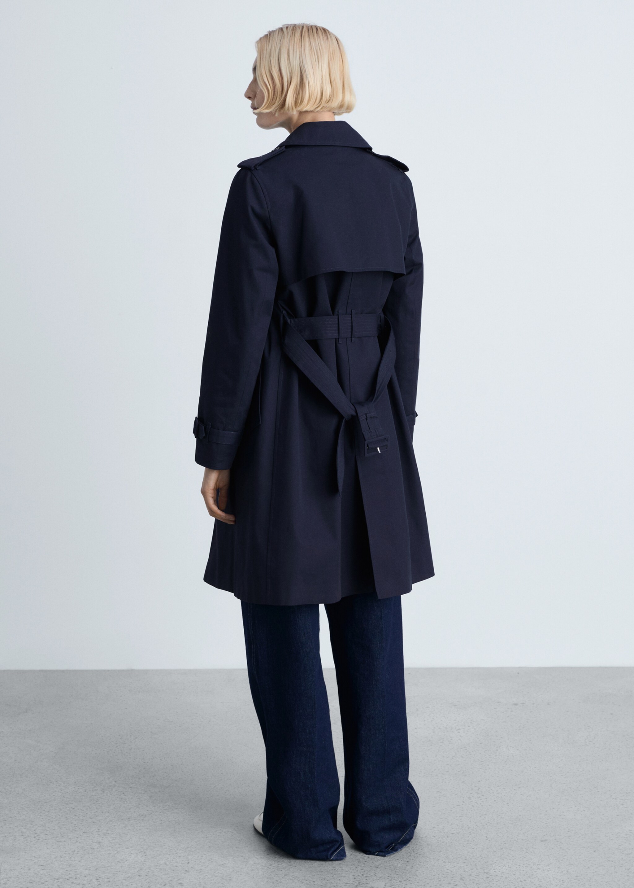 Classic trench coat with belt - Reverse of the article, Dark Navy. Ref: 87064062-00.