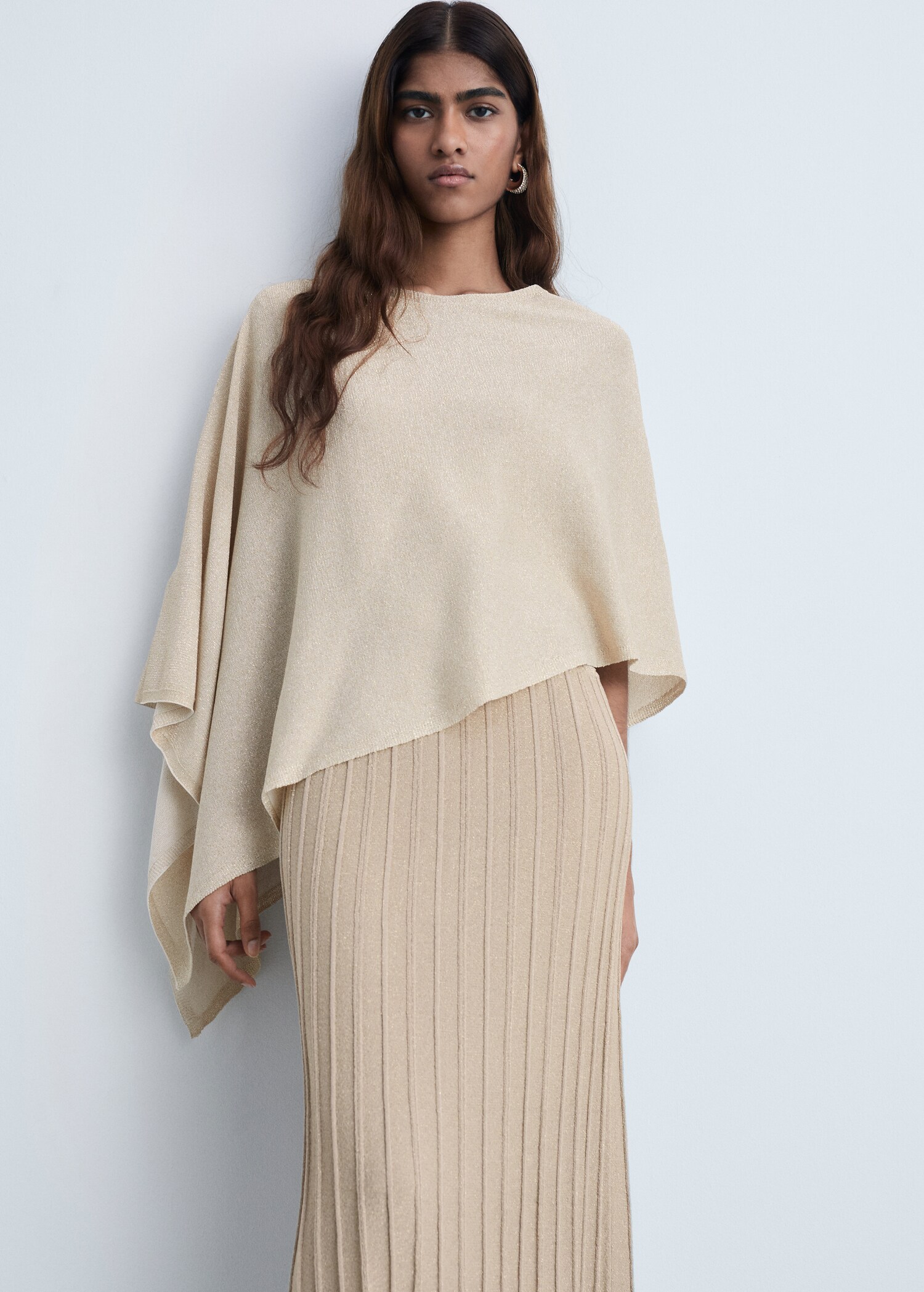 Asymmetrical lurex knitted cape - Medium plane