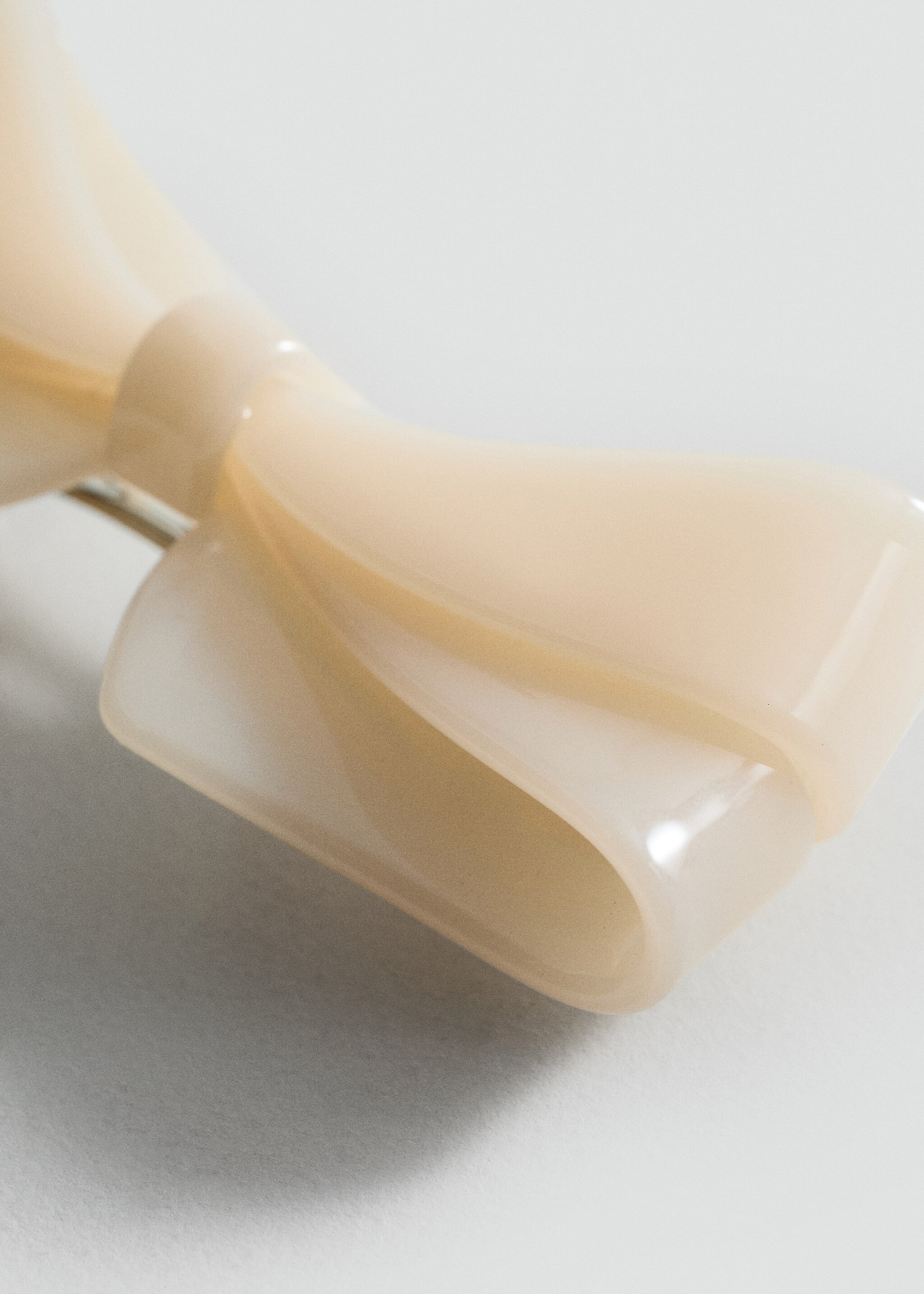 Bow hairclip - Details of the article 1, Off White. Ref: 87064067-00.