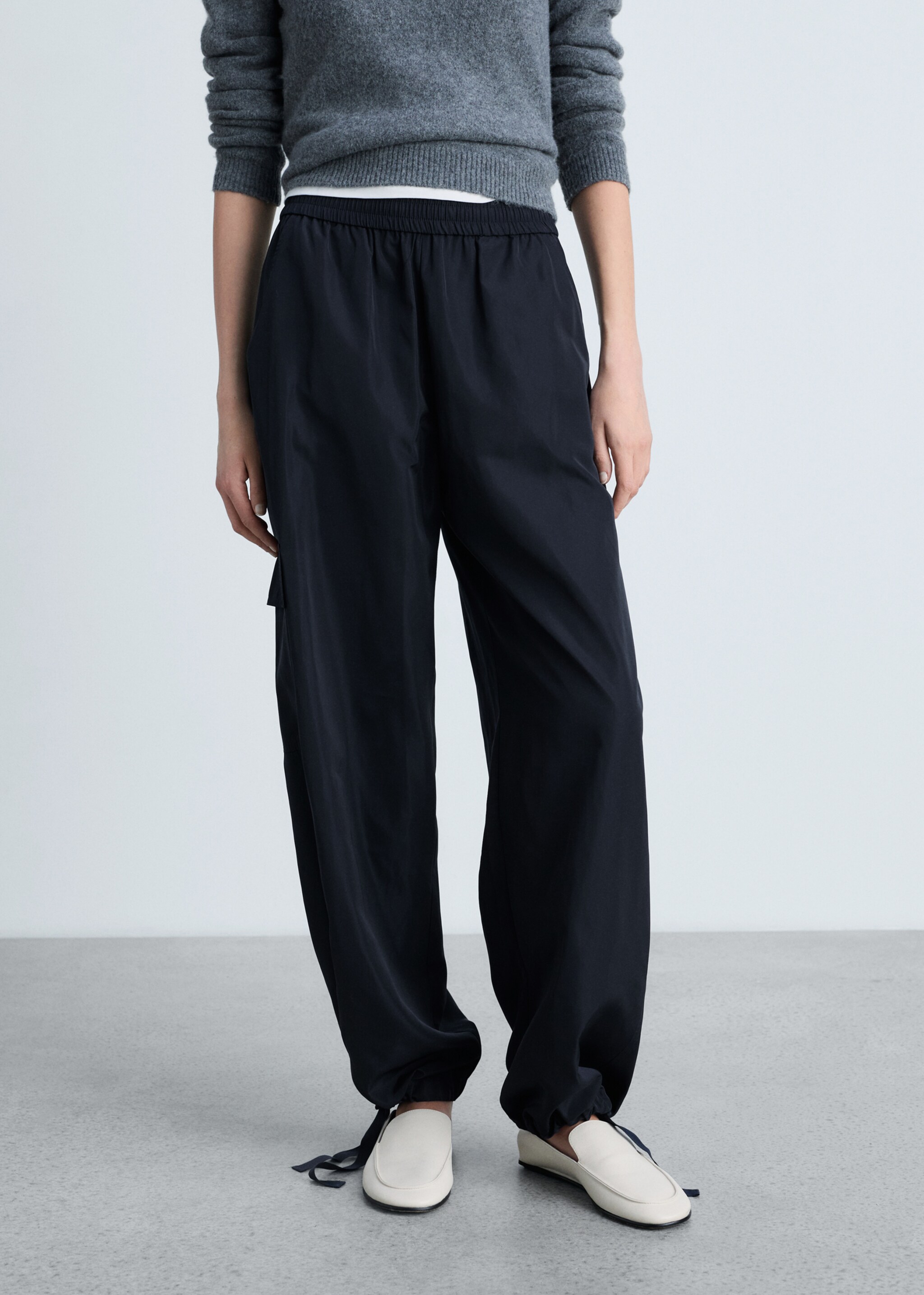 Cargo trousers with adjustable hem - Medium plane, Dark Navy. Ref: 87064069-00.