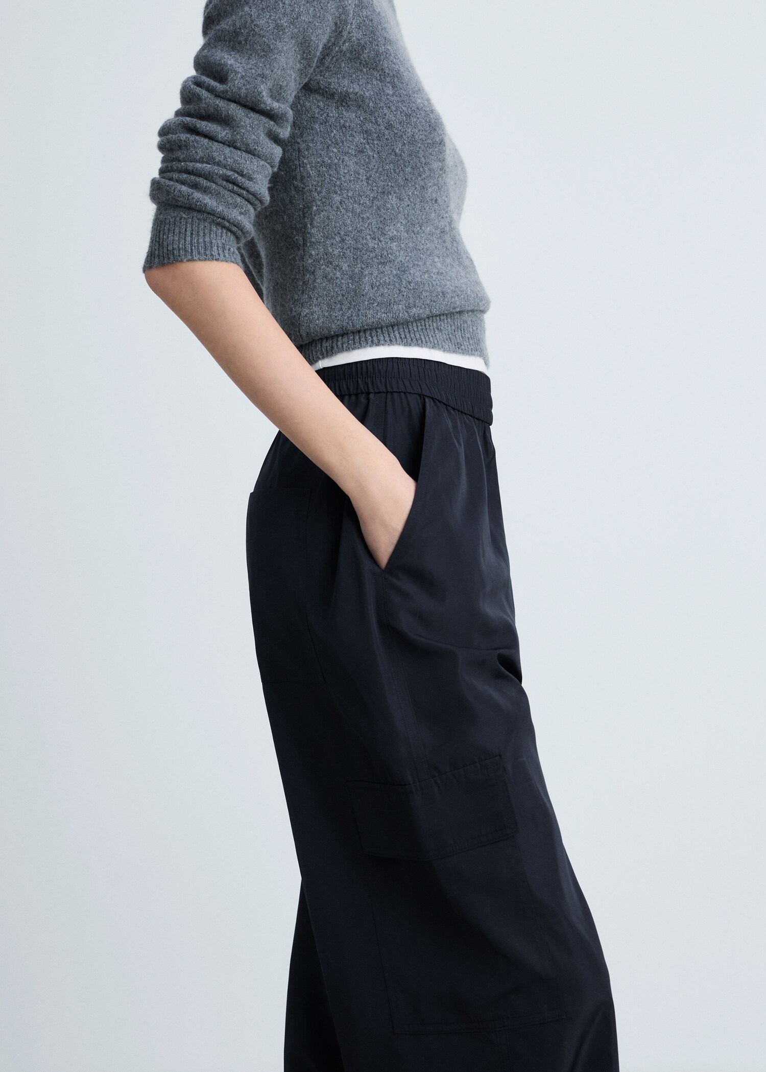 Cargo trousers with adjustable hem - Details of the article 2