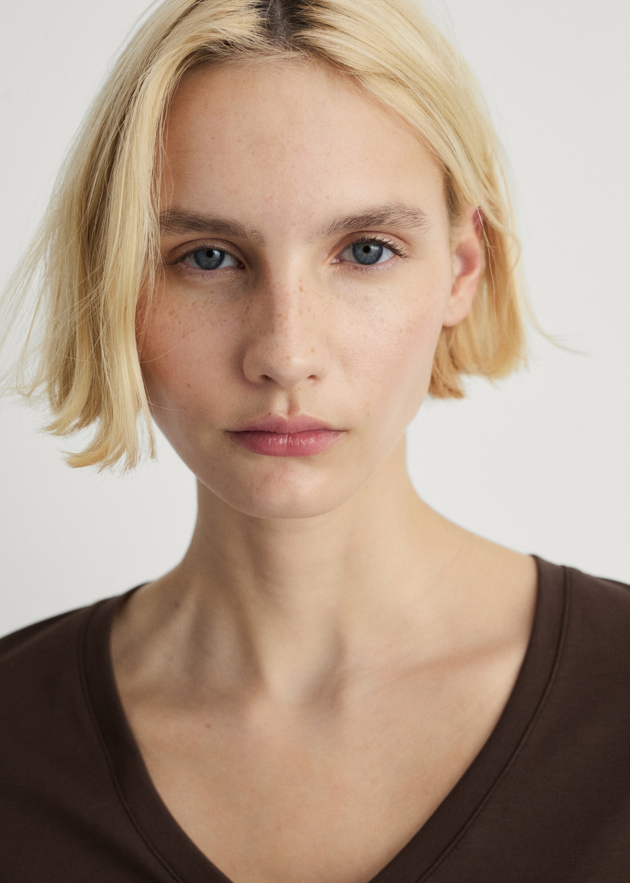 Bavlněné pyžamové tričko s výstřihem do V a jednobarevným designem - Detail zboží 1, Hnědá. Ref: 87064073-00.