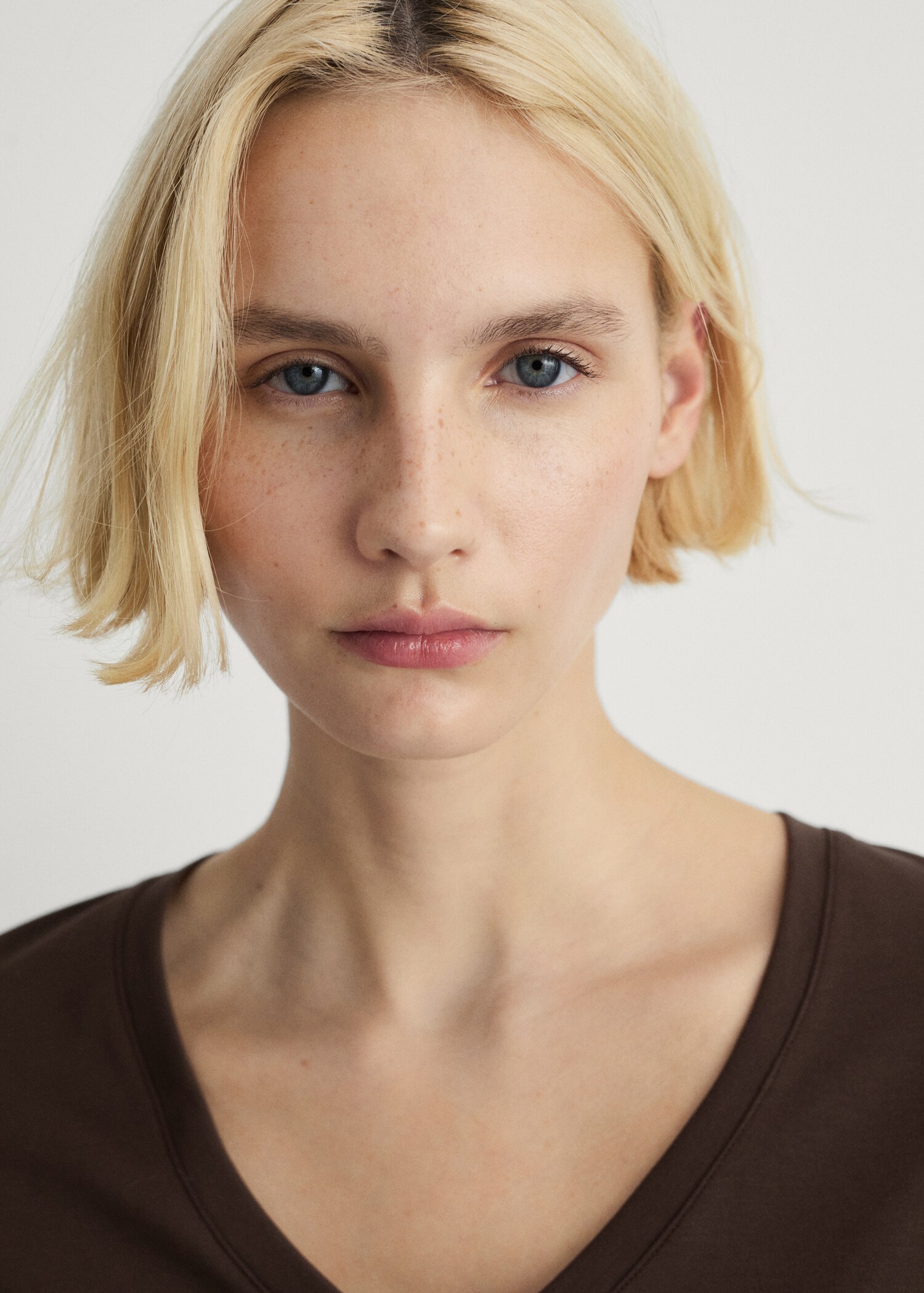 Bavlněné pyžamové tričko s výstřihem do V a jednobarevným designem - Detail zboží 1