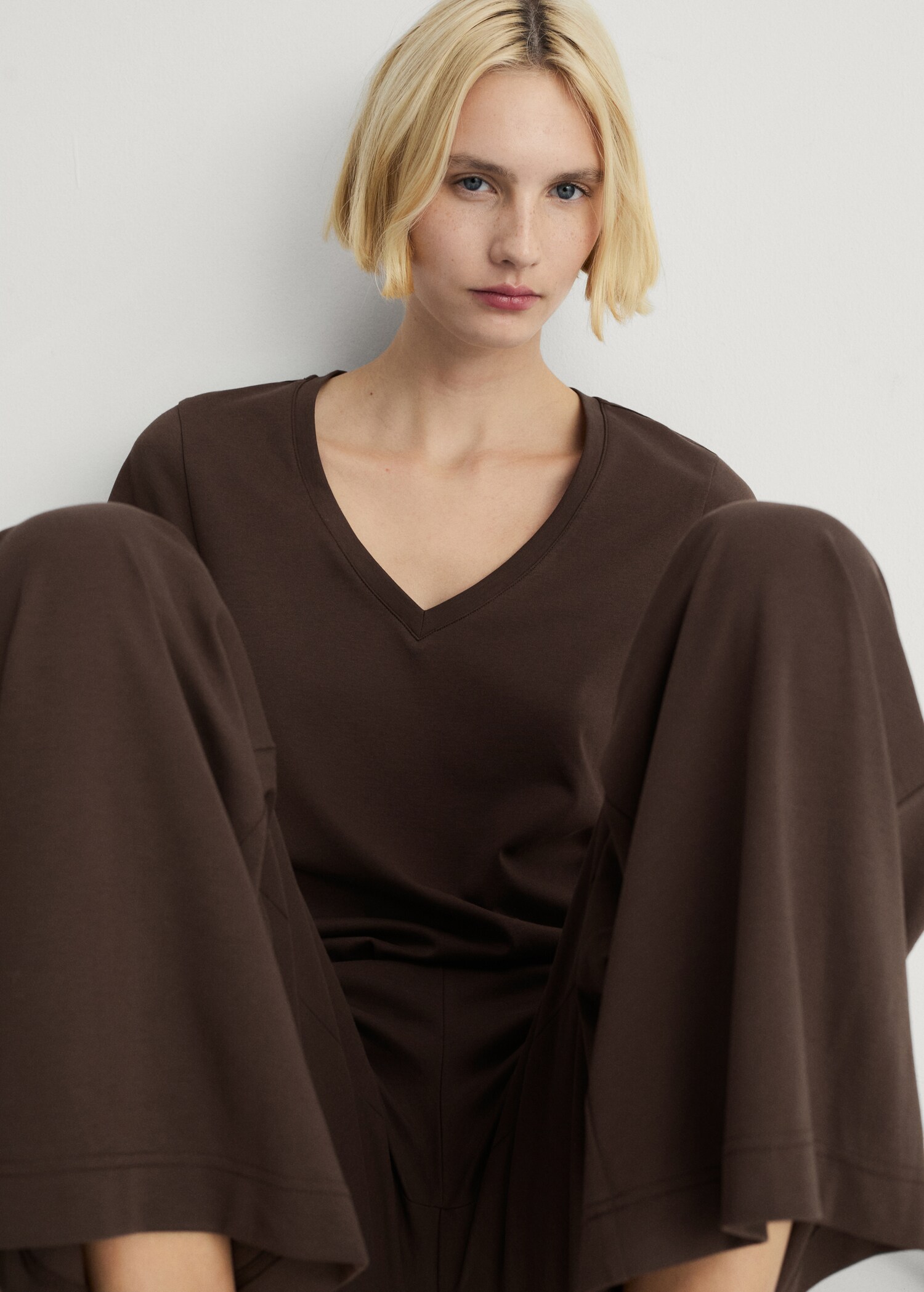 Bavlněné pyžamové tričko s výstřihem do V a jednobarevným designem - Detail zboží 2