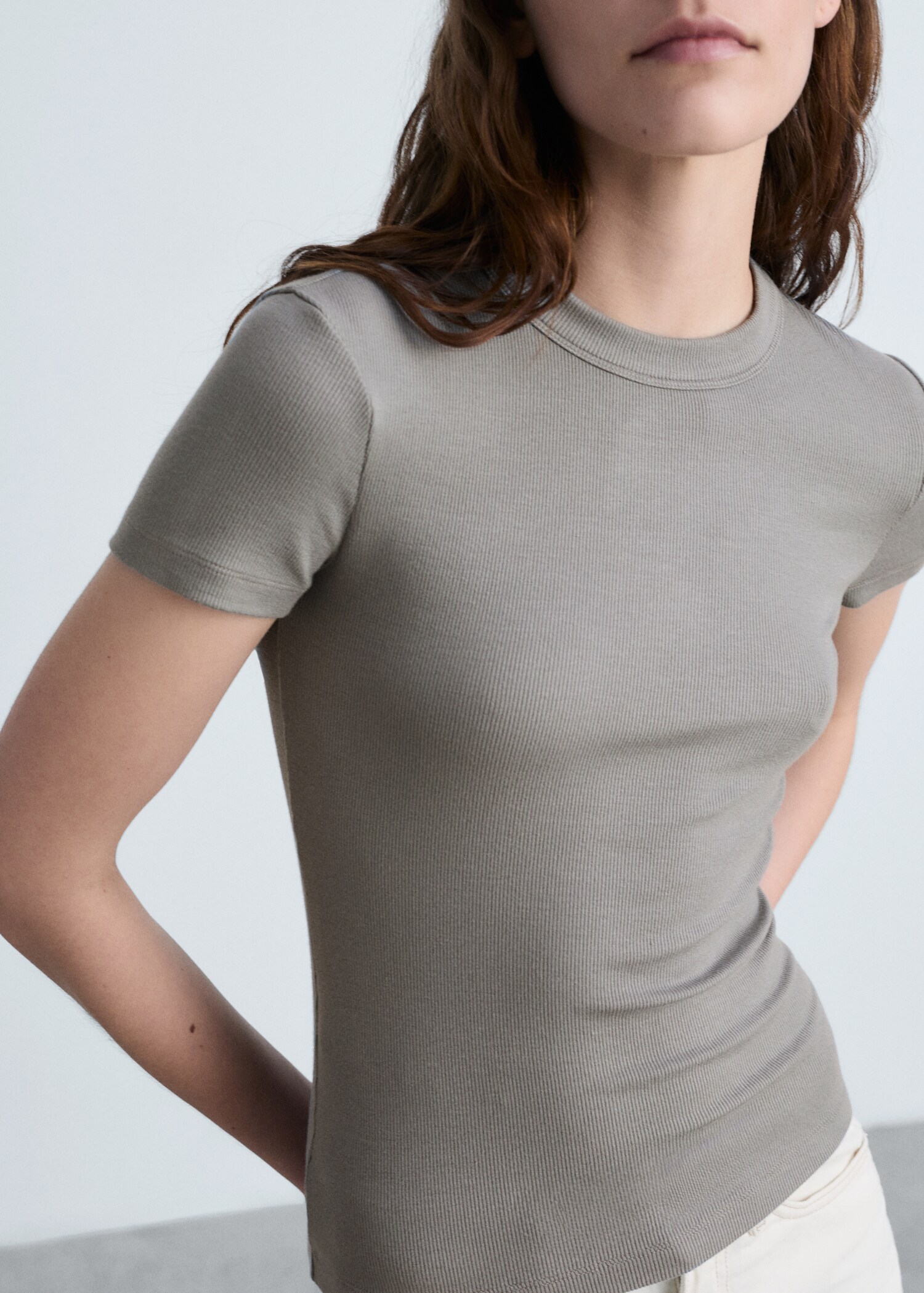 Short-sleeved fitted t-shirt - Details of the article 1