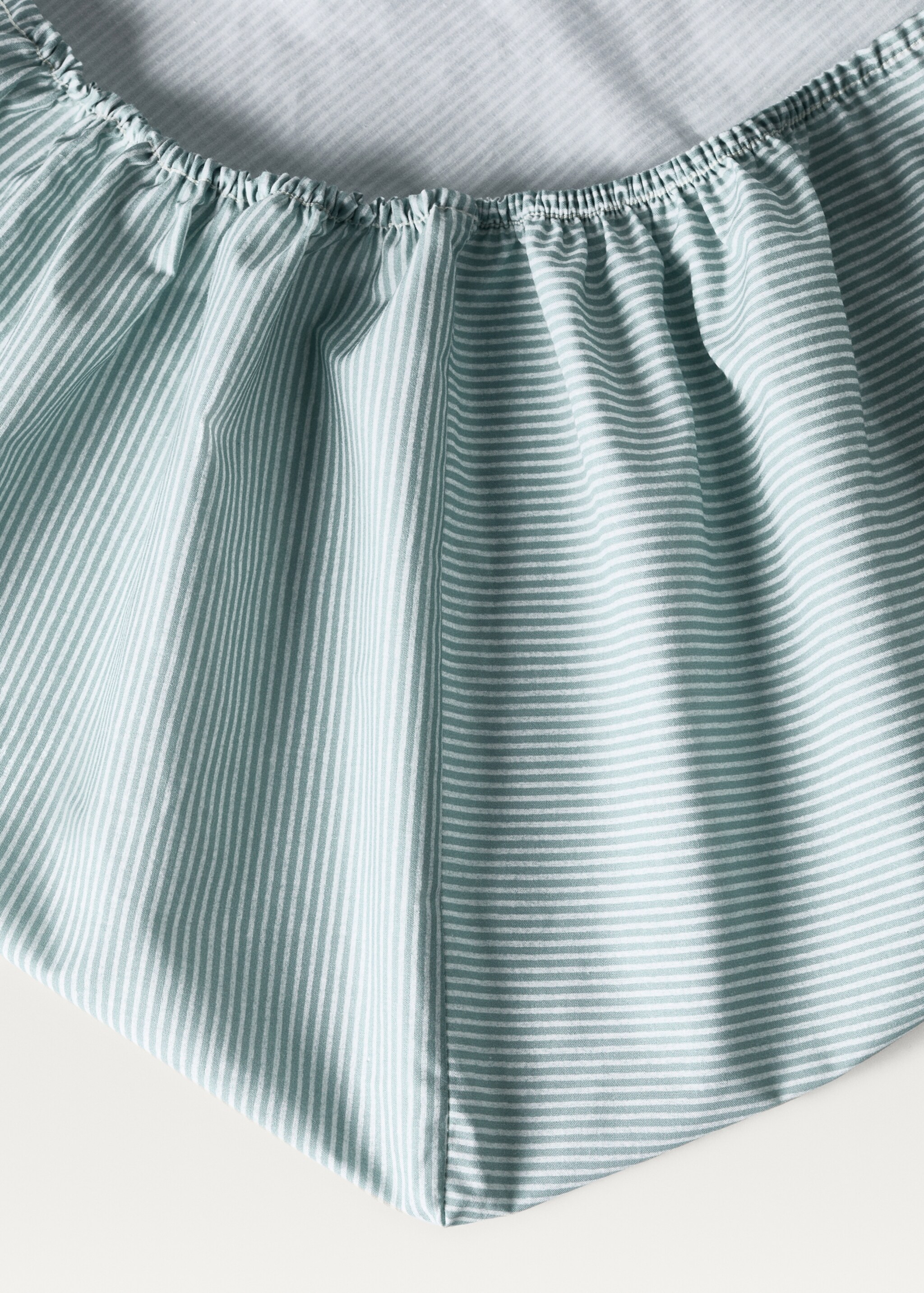 Cotton percale striped fitted sheet for cot - Details of the article 1, Aqua Green. Ref: 87064086-00.