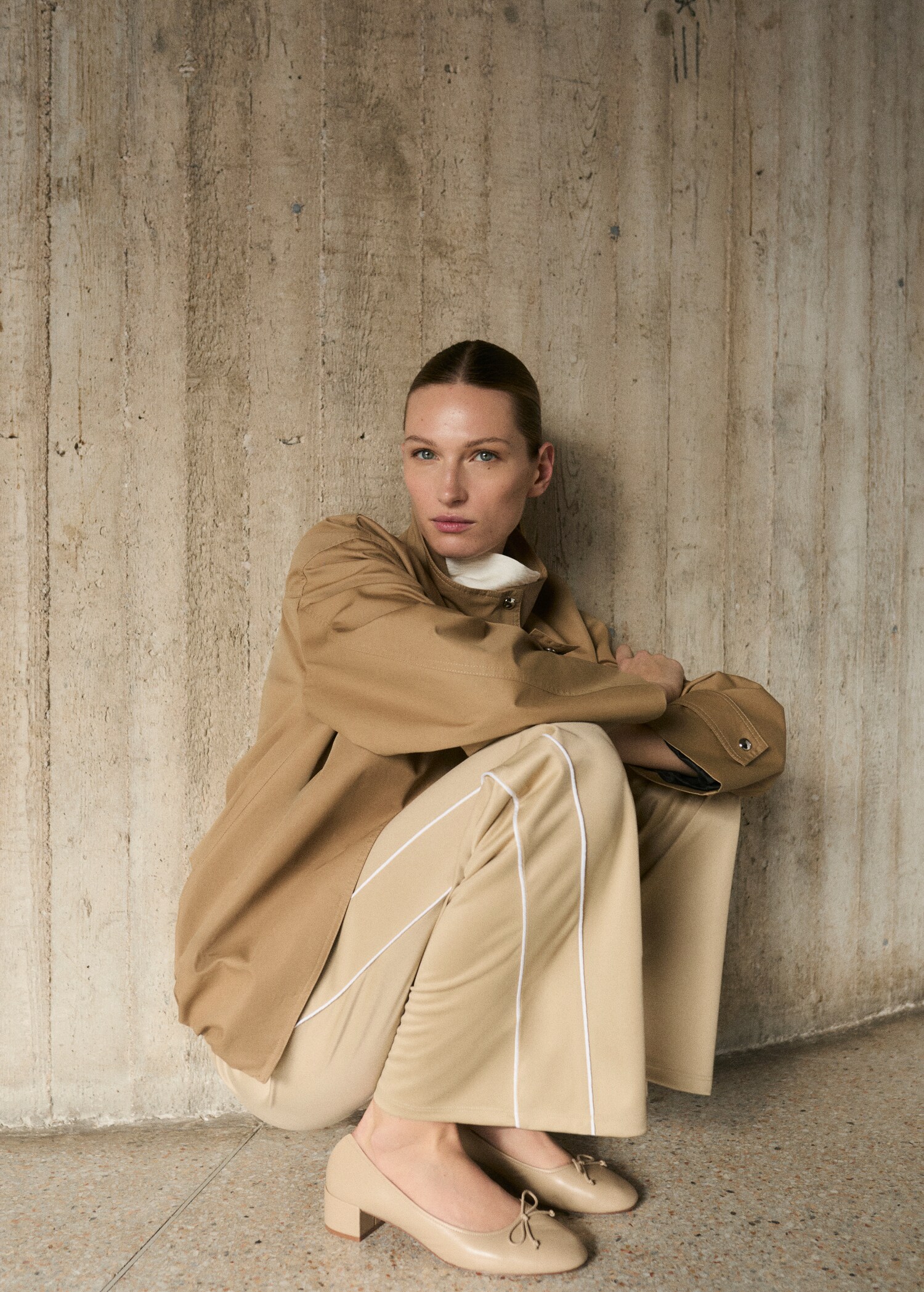 Contrasting-stripe jogger trousers - Details of the article 2