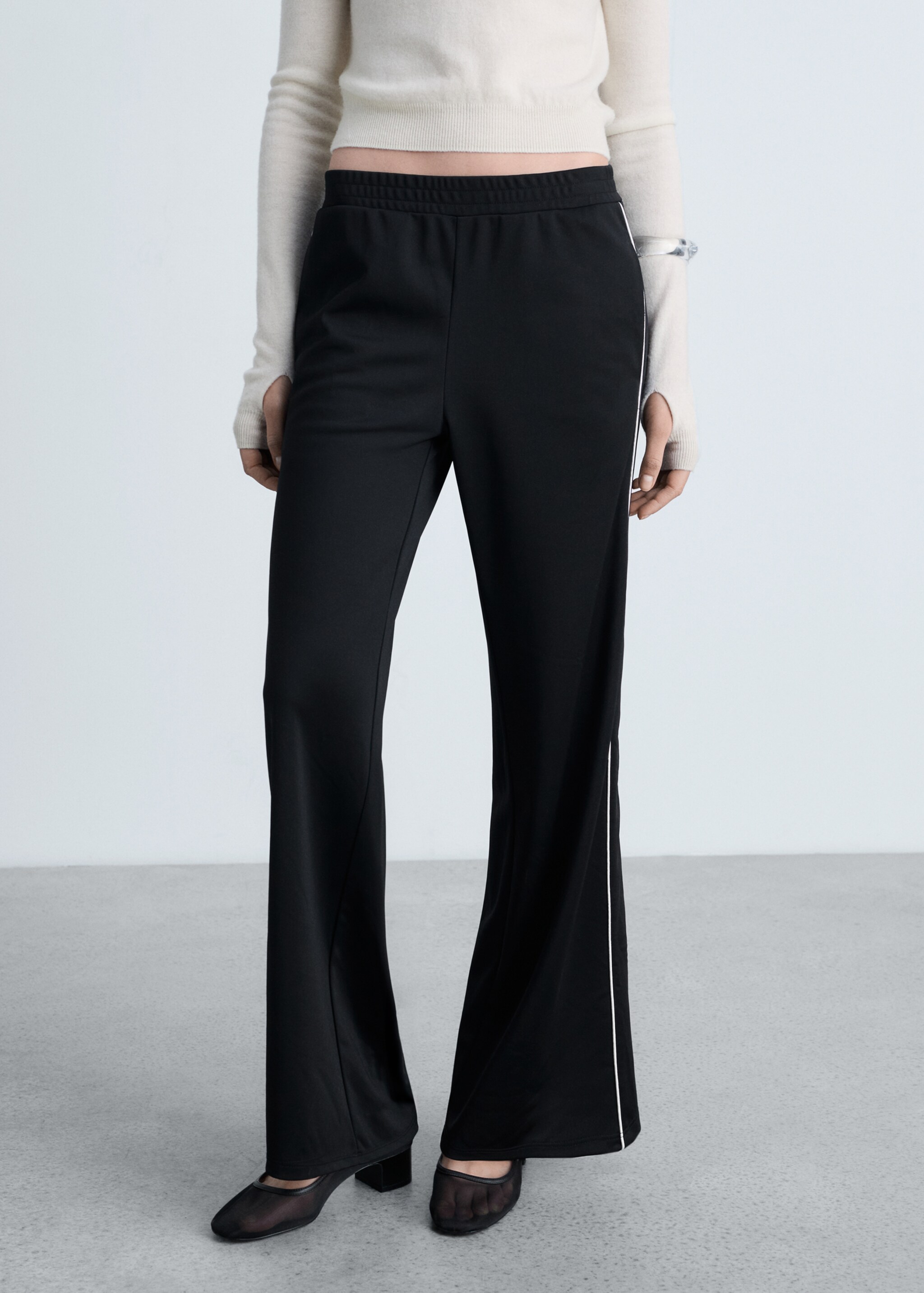 Contrasting-stripe jogger trousers - Medium plane, Black. Ref: 87064092-00.