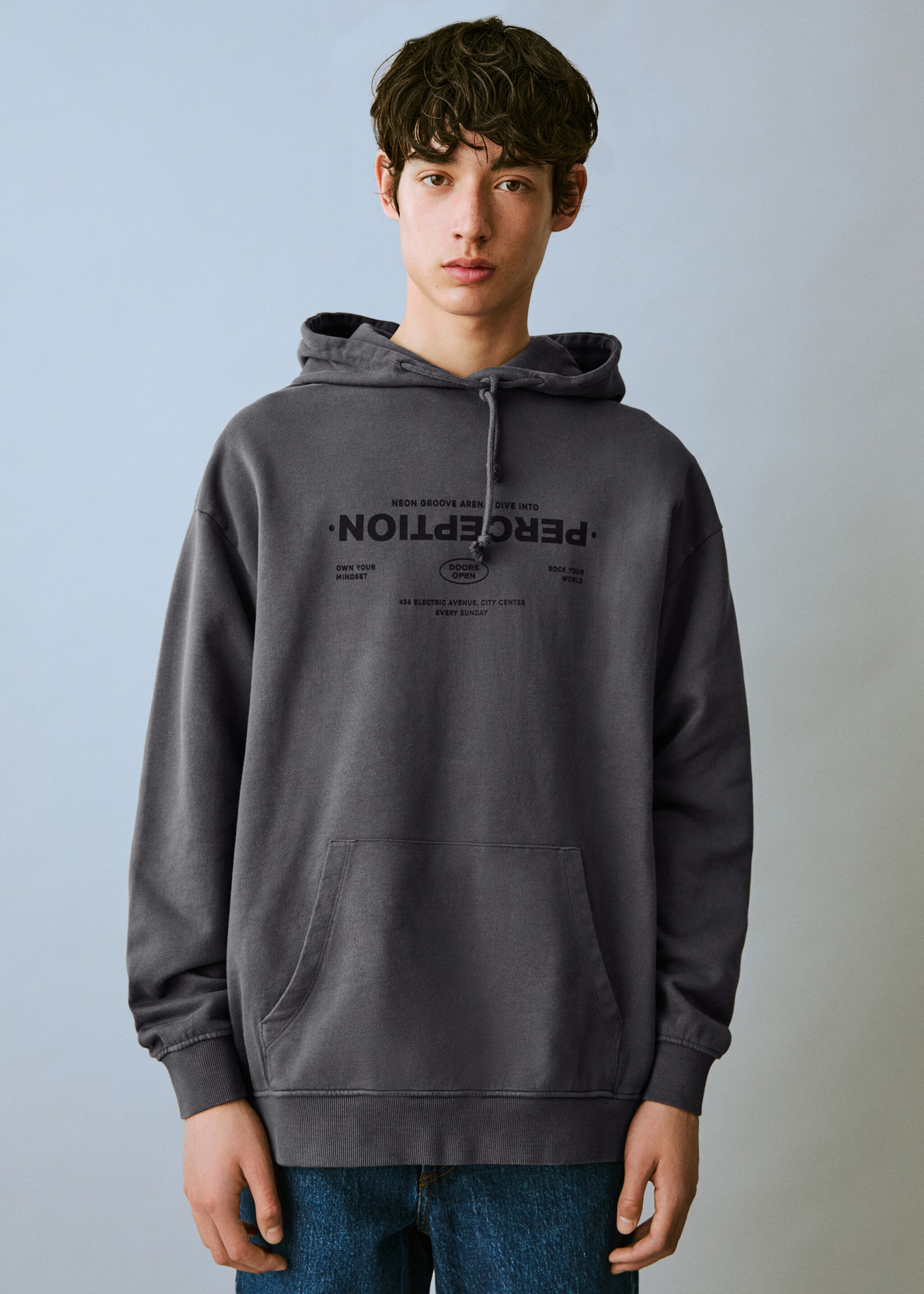 Dessuadora cangur missatge - Pla mig, Gris antracita. Ref: 87064093-00.