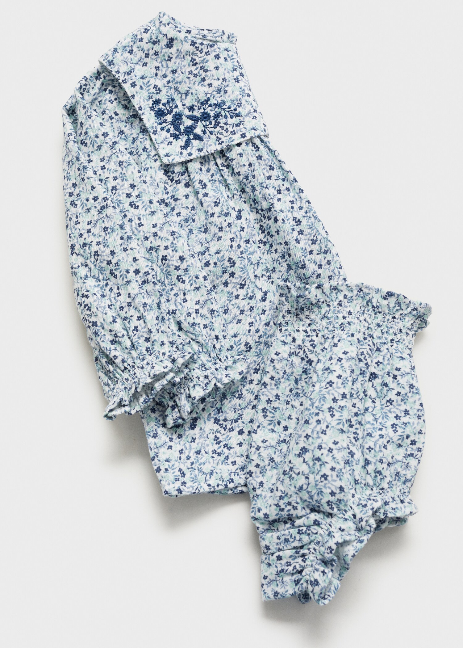 Mönstrad klänning och kortbyxa - Detaljer om artikeln 8