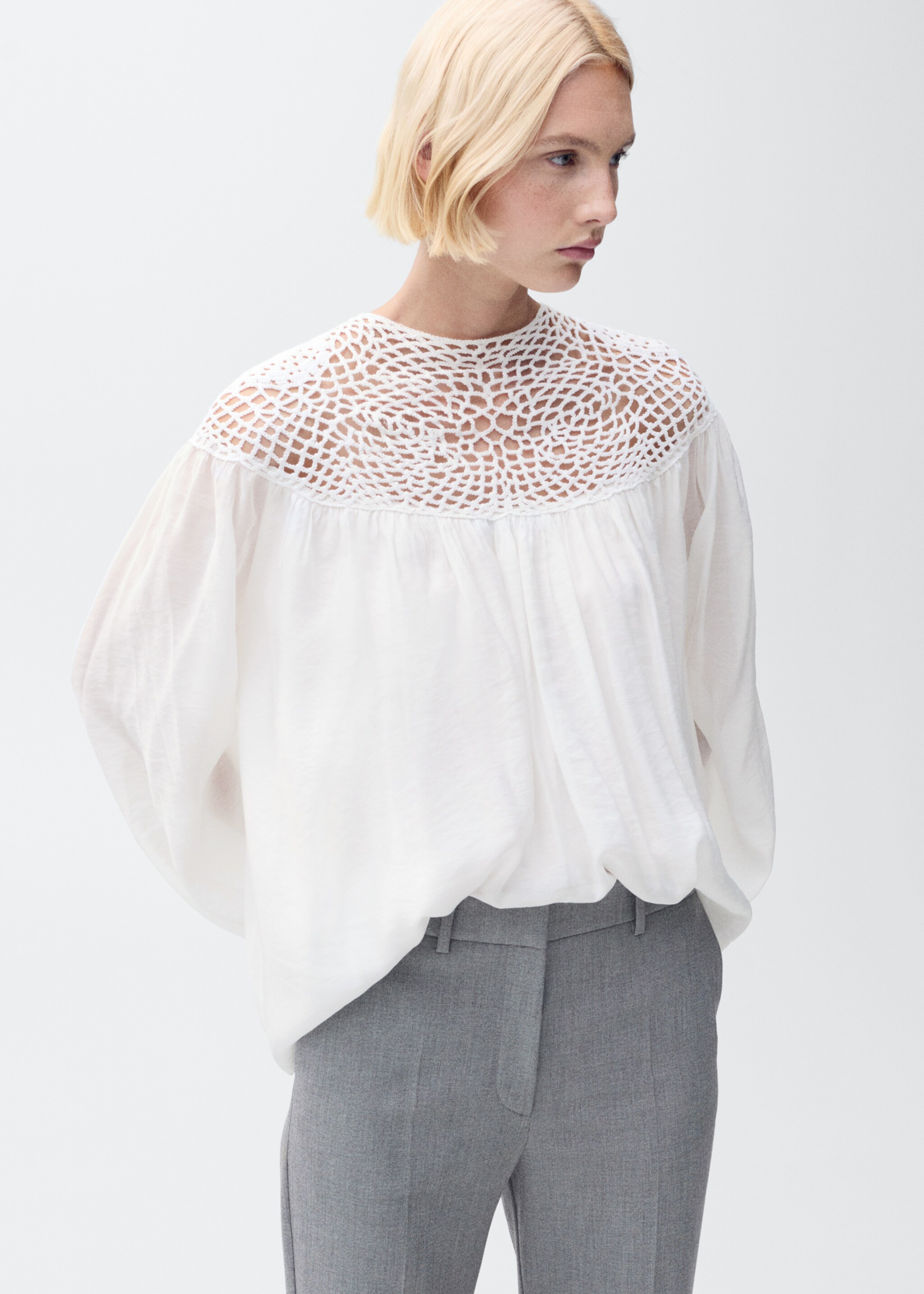 Crochet panel blouse - Medium plane, Off White. Ref: 87064776-00.