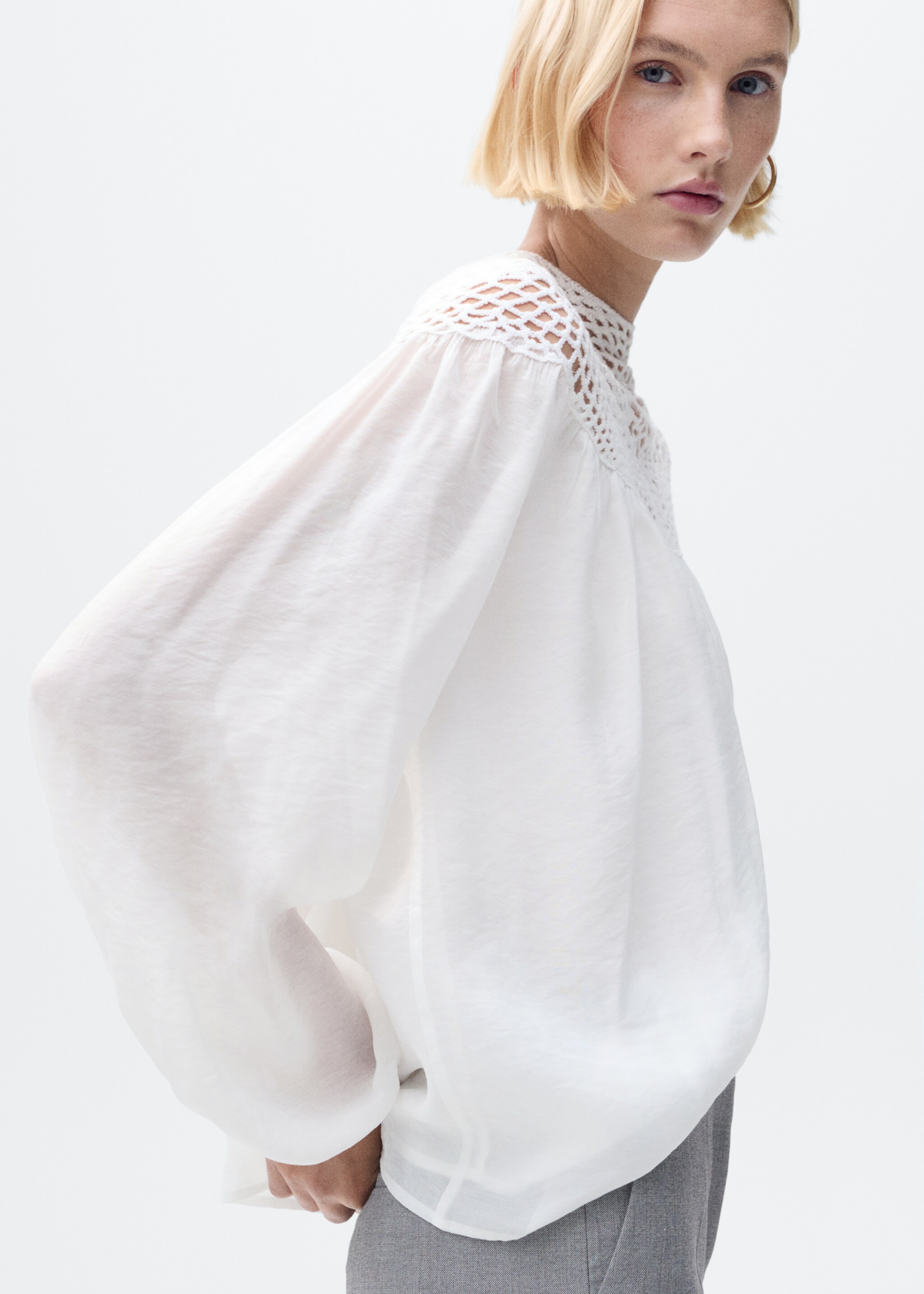Crochet panel blouse - Details of the article 2, Off White. Ref: 87064776-00.