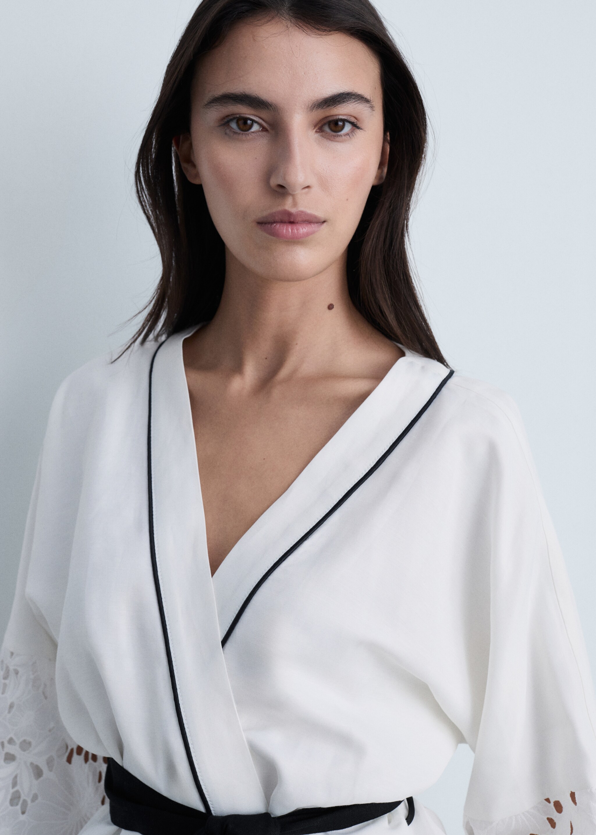 Linen-blend caftan with openwork details - Details of the article 1, White. Ref: 87064781-00.