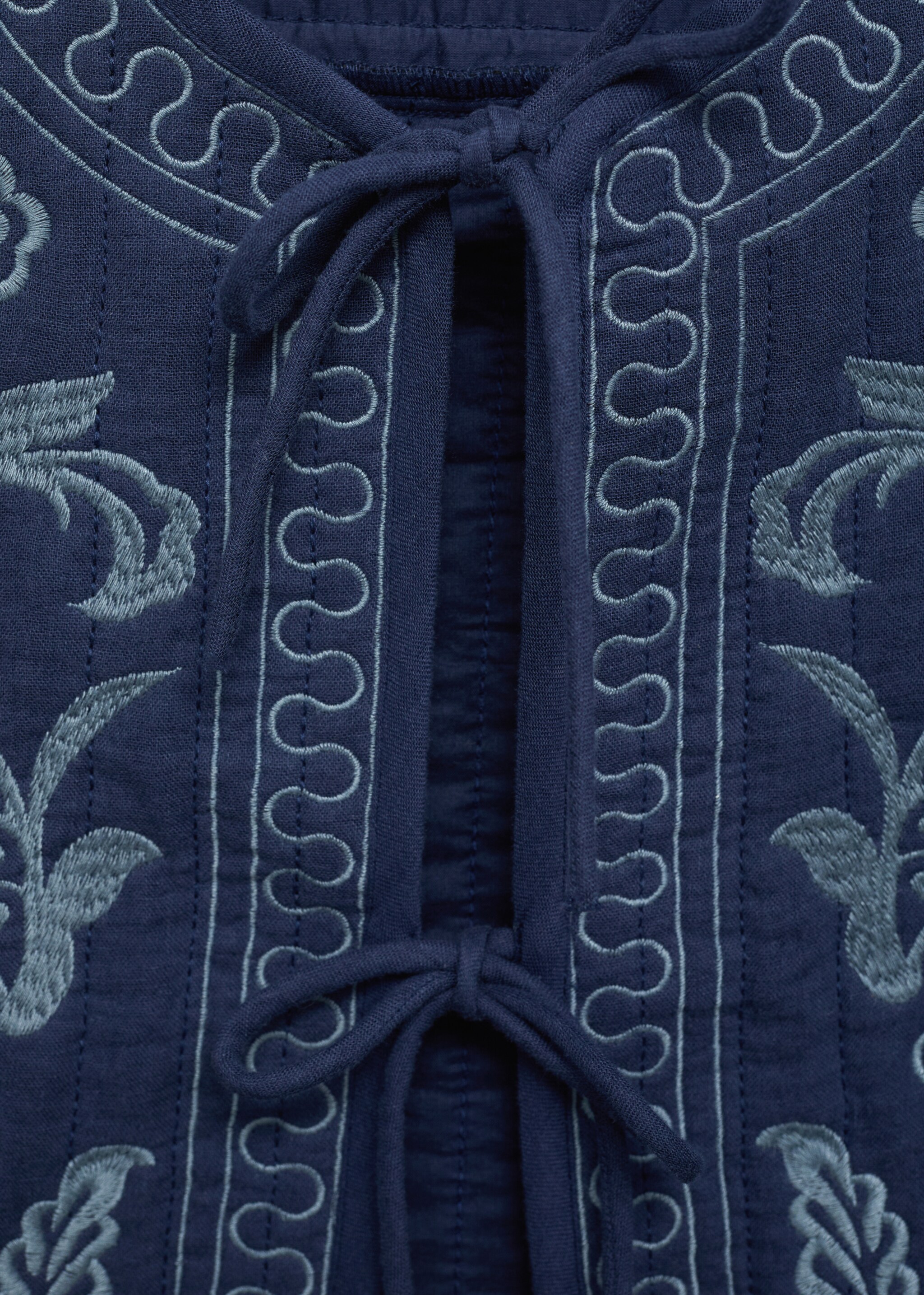 Chaleco algodón bordado - Detalle del artículo 8, Azul marino oscuro. Ref: 87064787-00.
