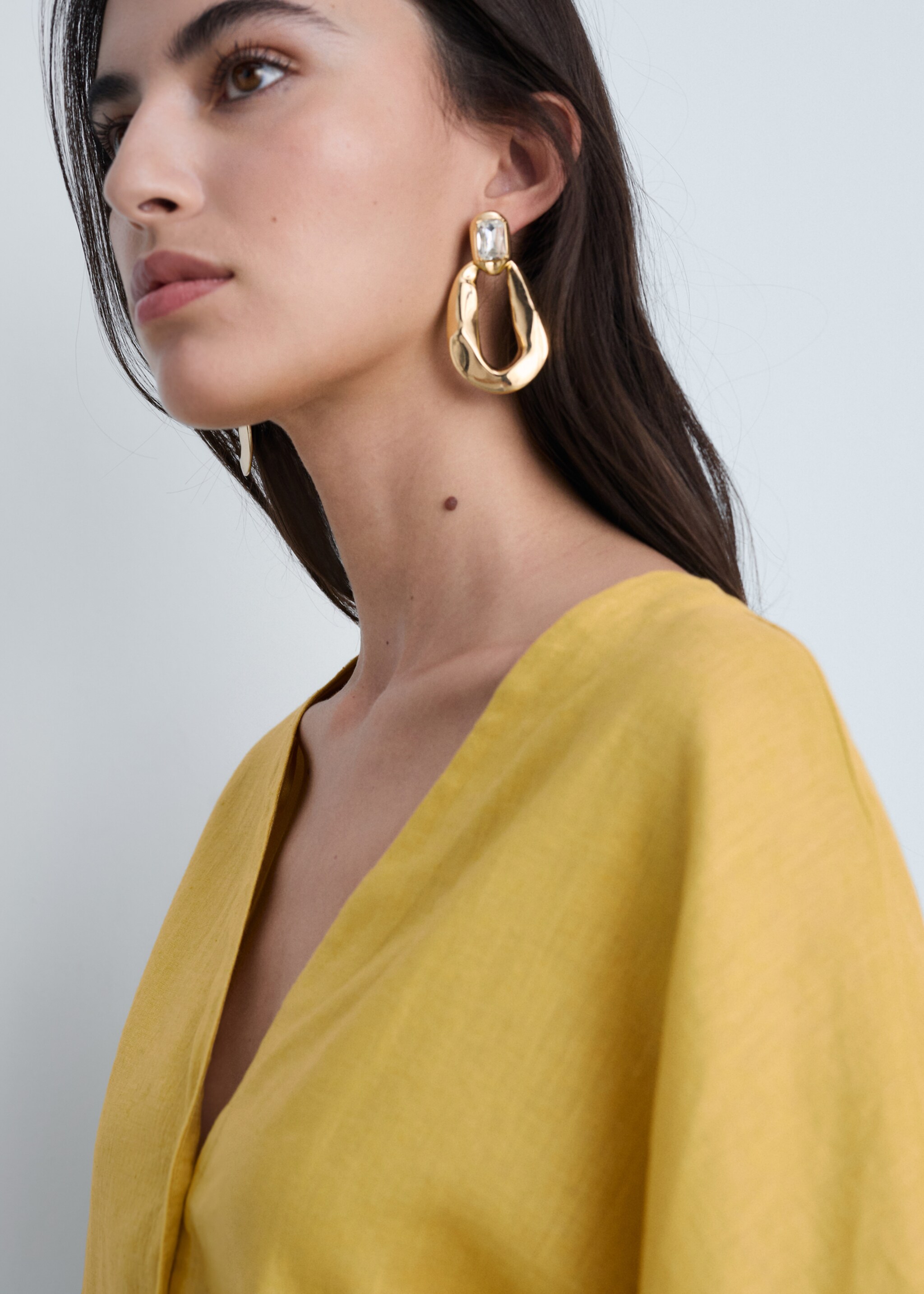 Oversize linen-blend dress - Details of the article 1, Mustard. Ref: 87064792-00.