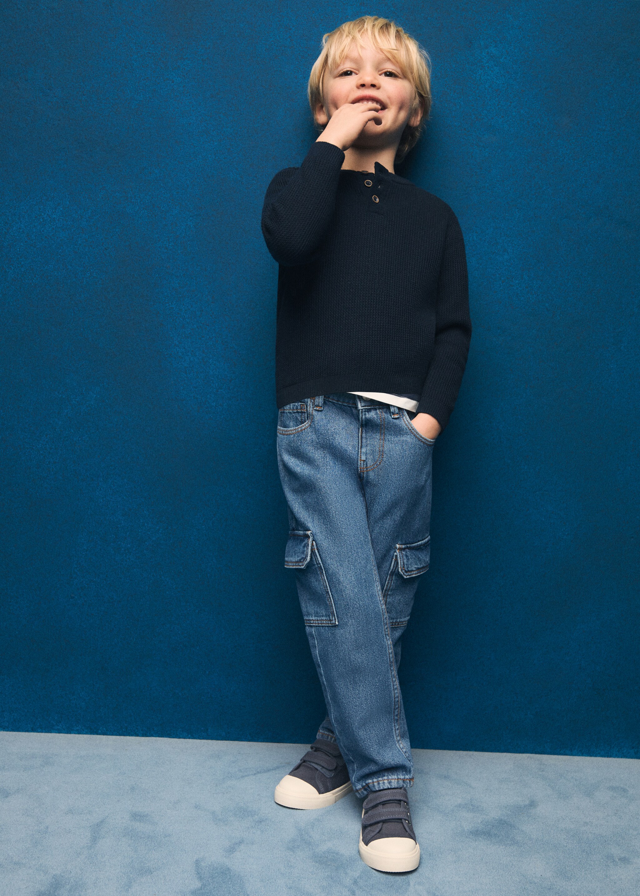 Straight-fit jeans in cargostijl - Detail van het artikel 5, Middenblauw. Ref: 87064794-00.