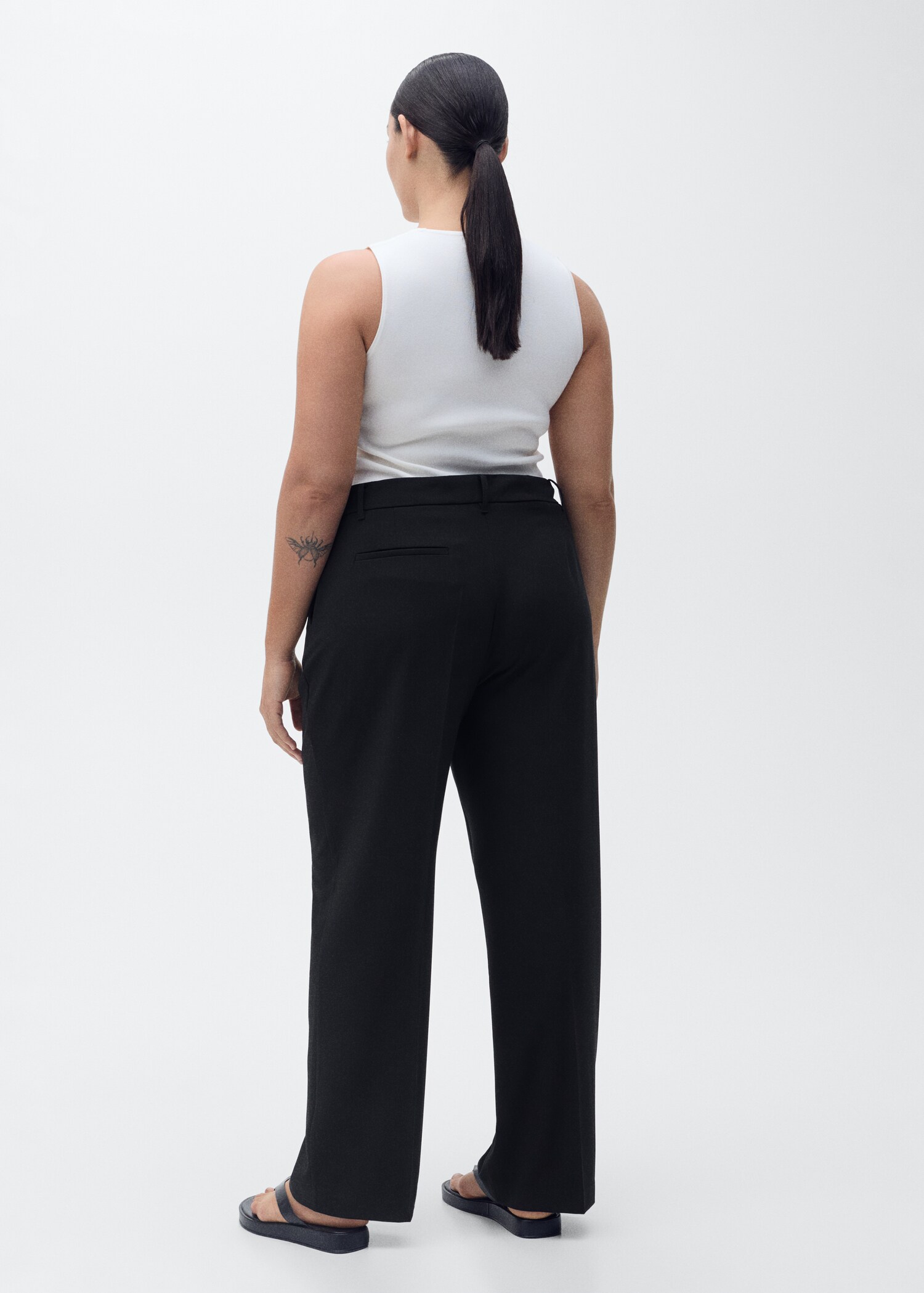 Straight mid-rise trousers - Details of the article 4