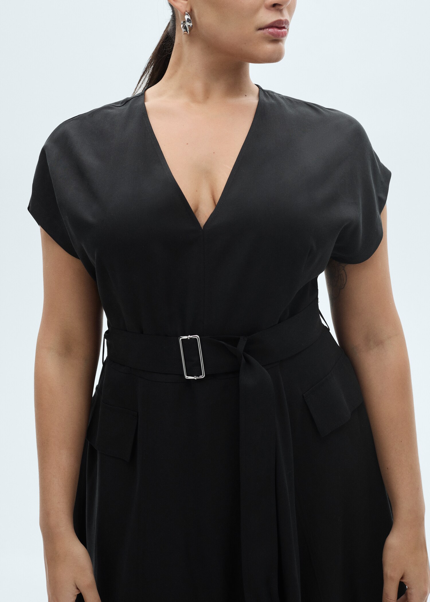 Asymmetrical dress with belt - Details of the article 4