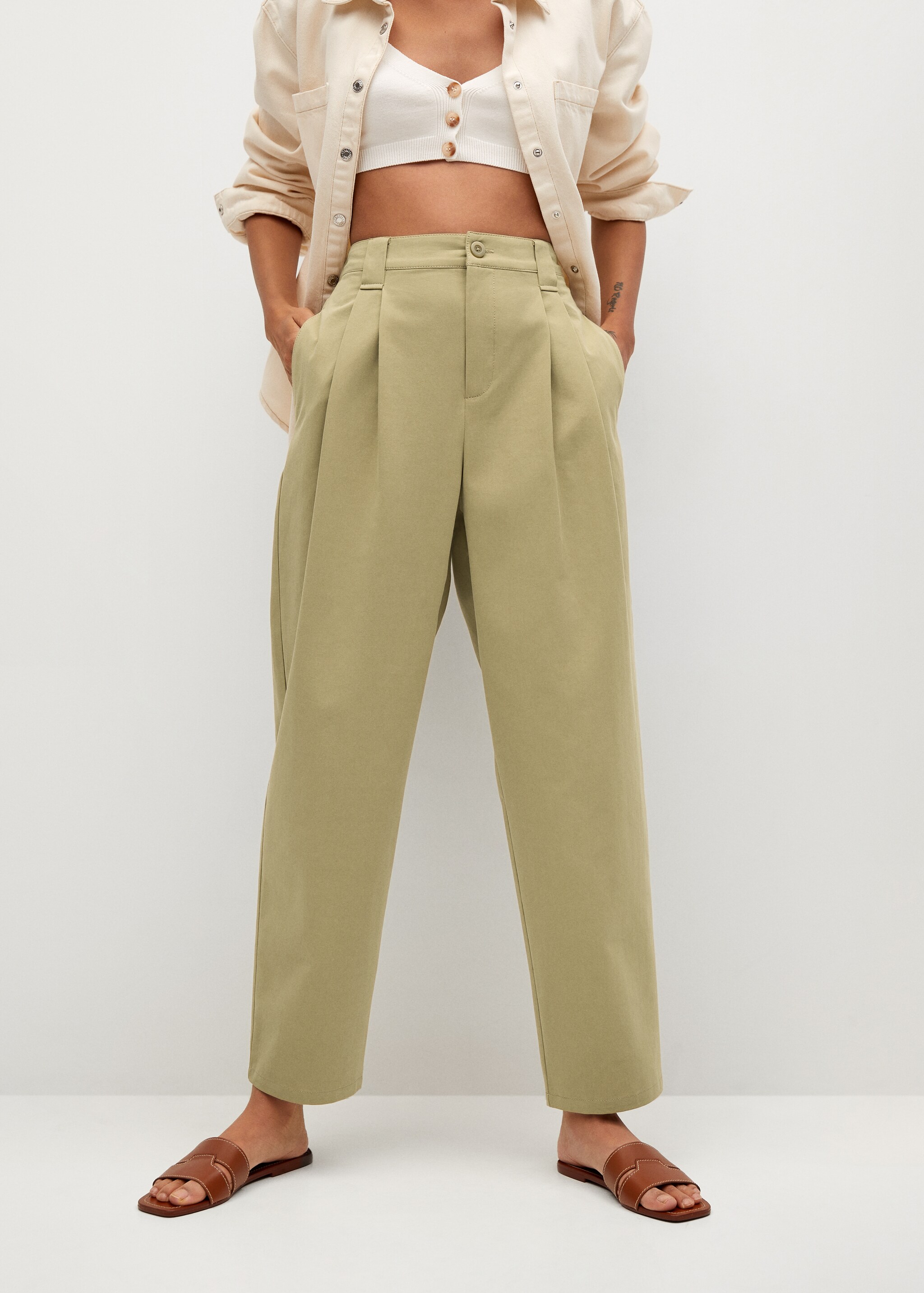 Pantalón recto pinzas - Plano medio