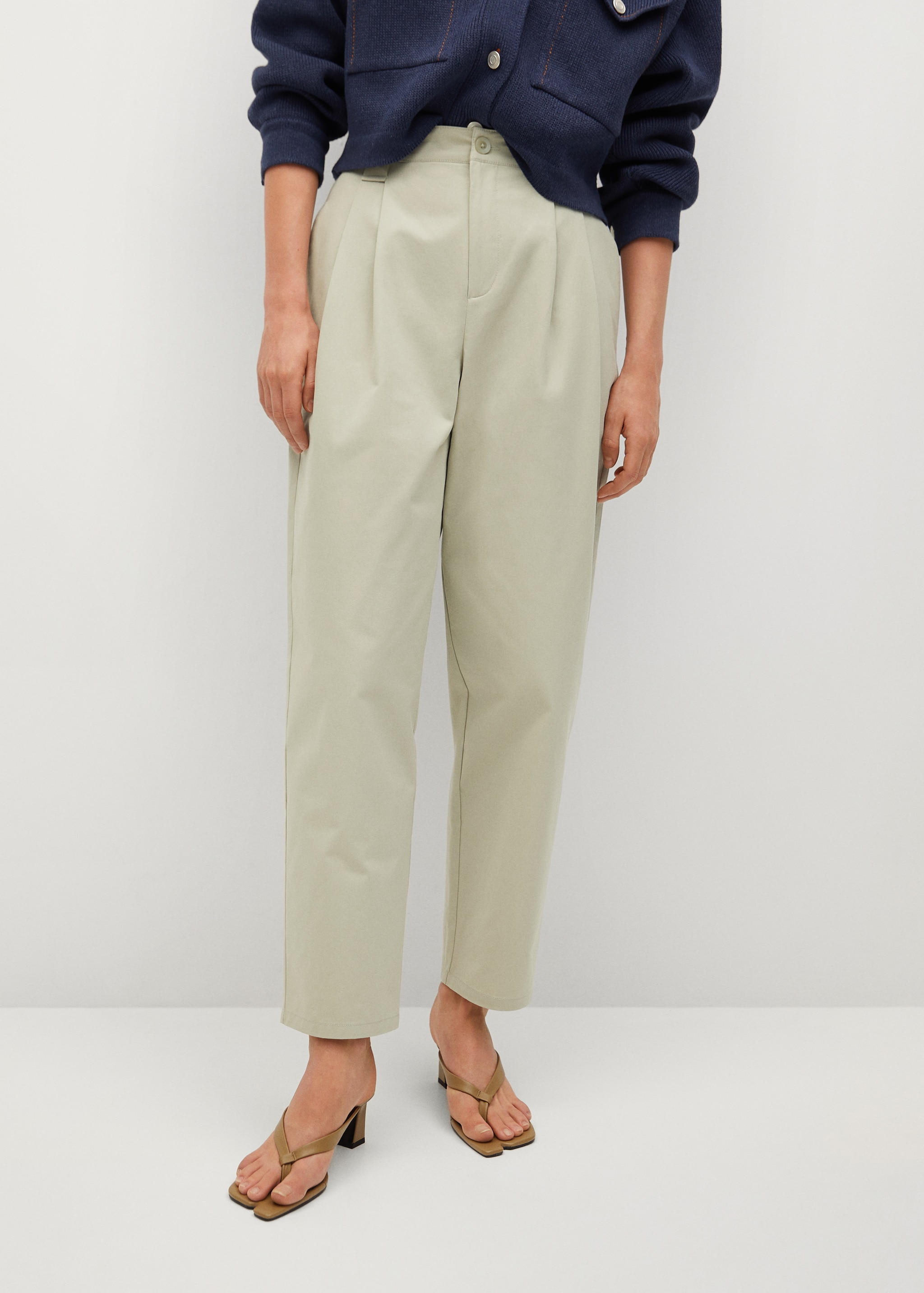 Pantalón recto pinzas - Plano medio